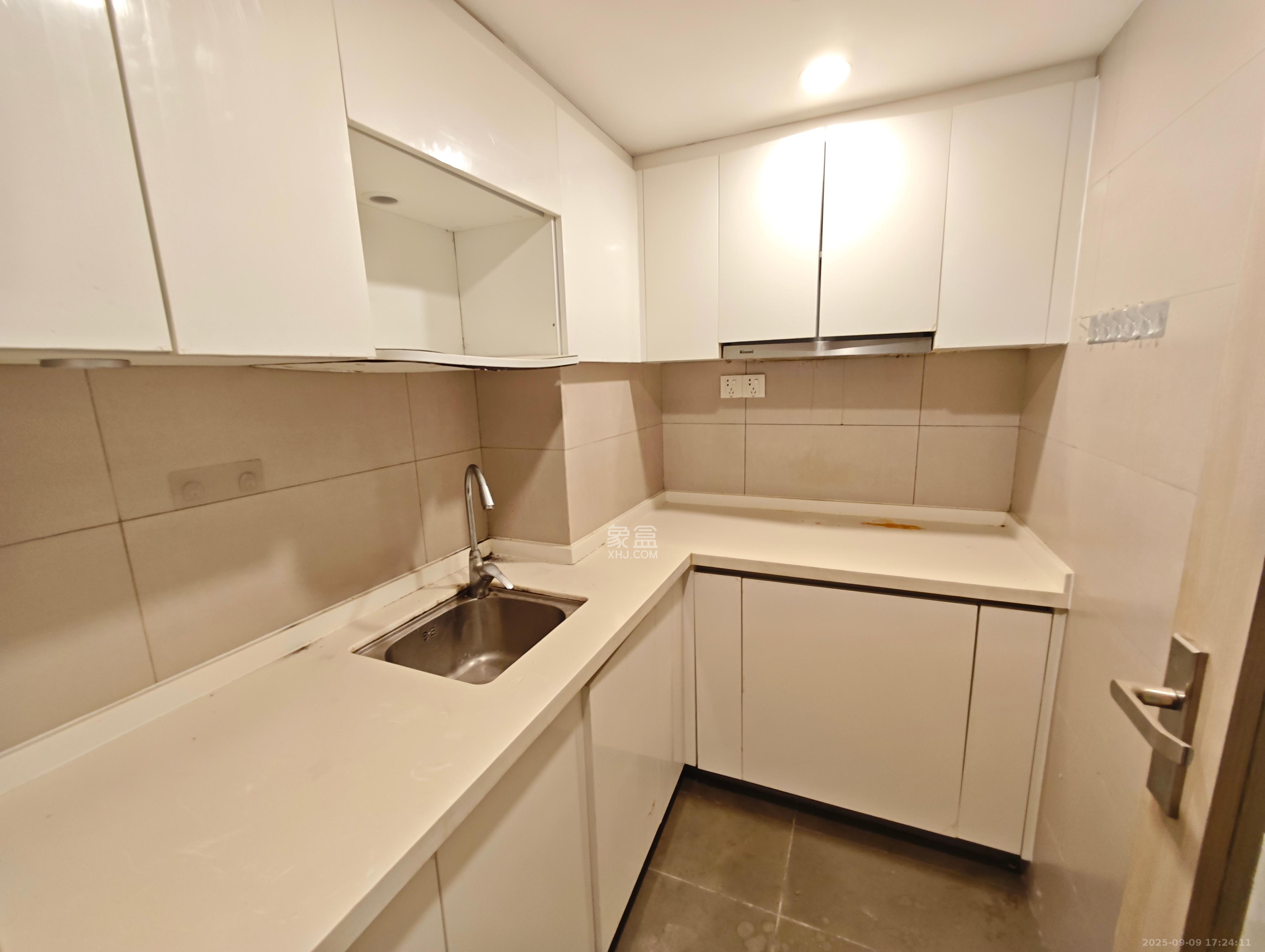 时代年华  3室2厅2卫    1600.0元/月室内图