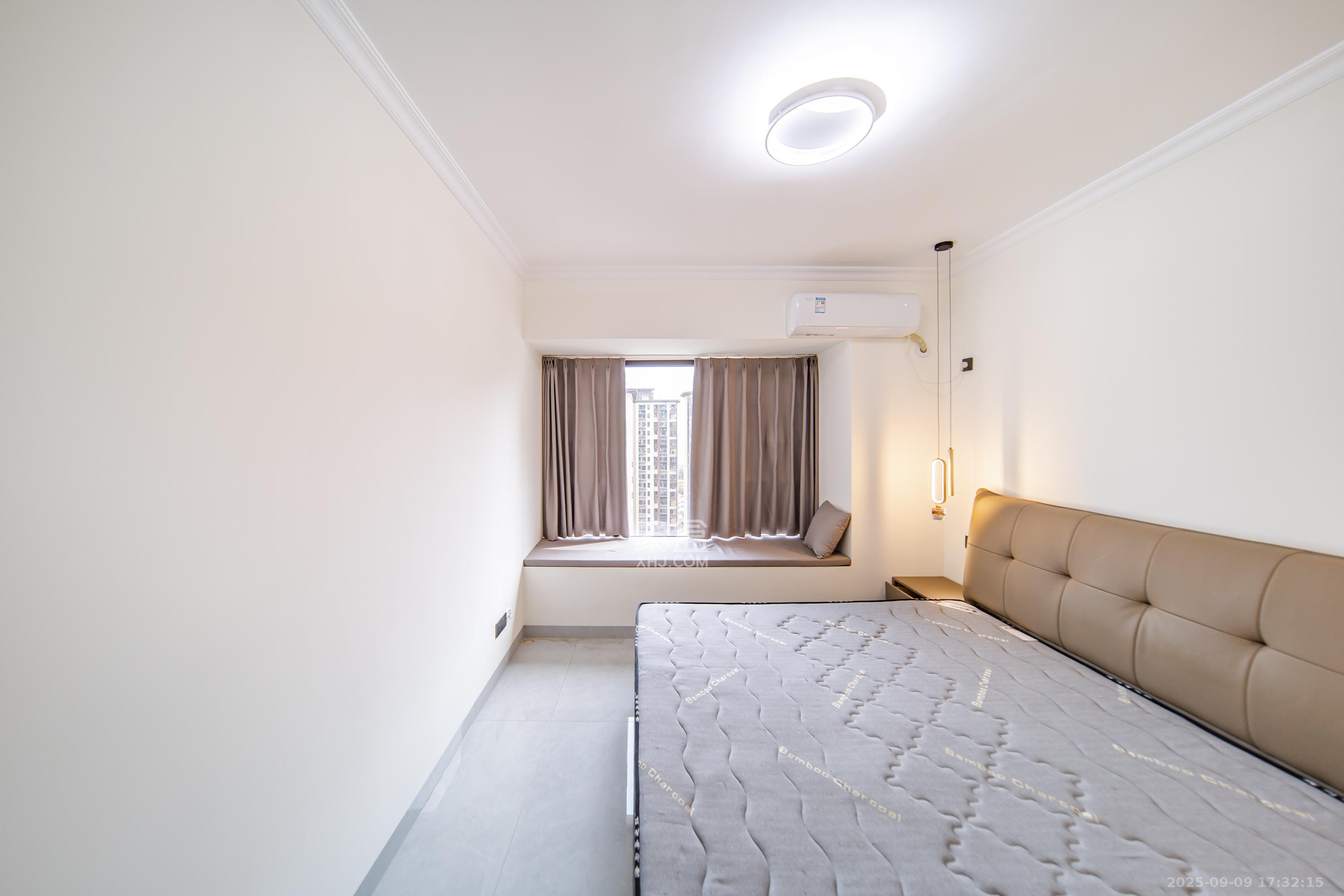 蓝光雍锦半岛 2室1厅1卫 128.0万 蓝光雍锦半岛 2室1厅1卫 128.0万卧室