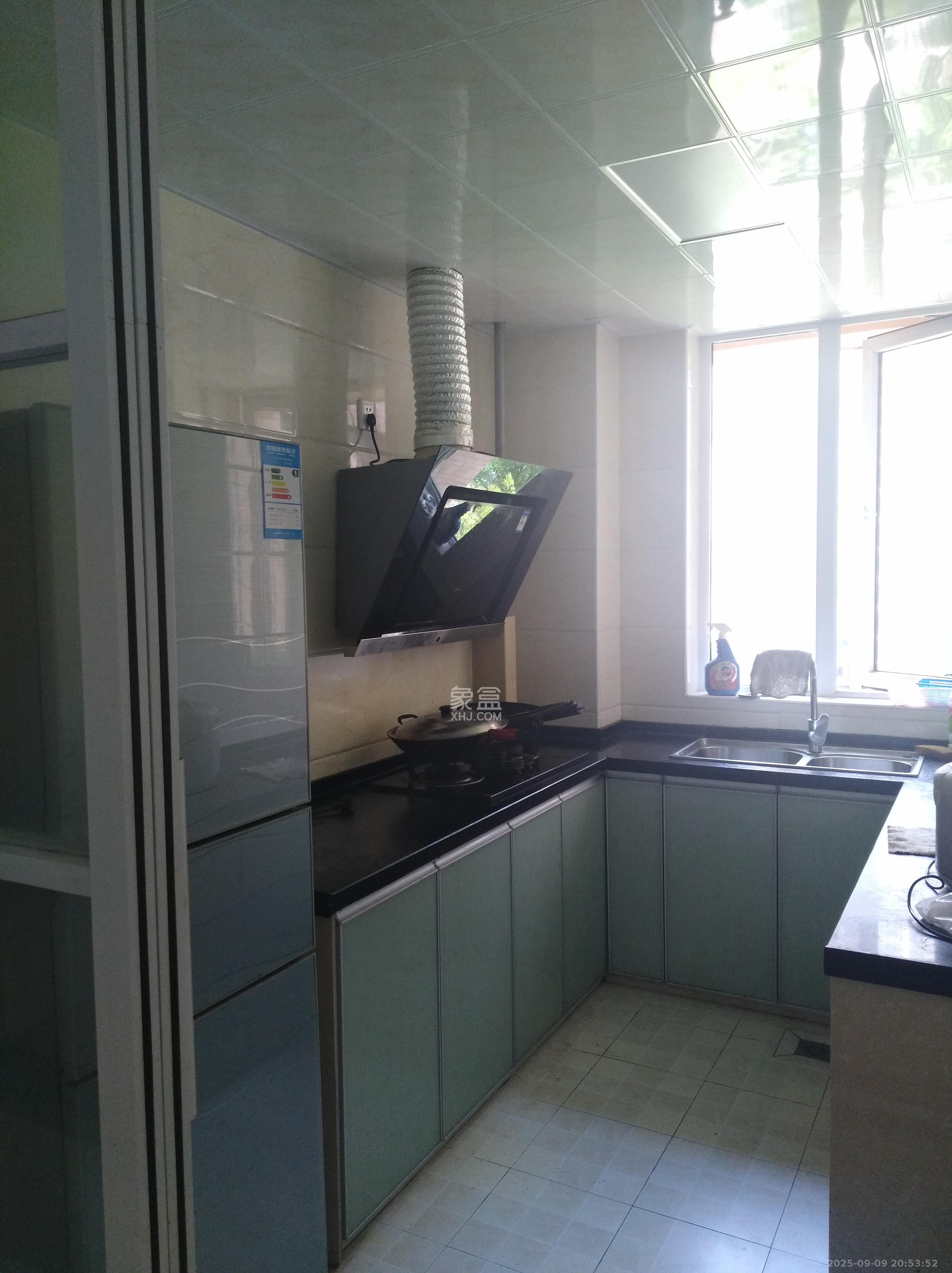 丽发新城 3室2厅1卫 1700.0元/月 丽发新城 3室2厅1卫 1700.0元/月室内图