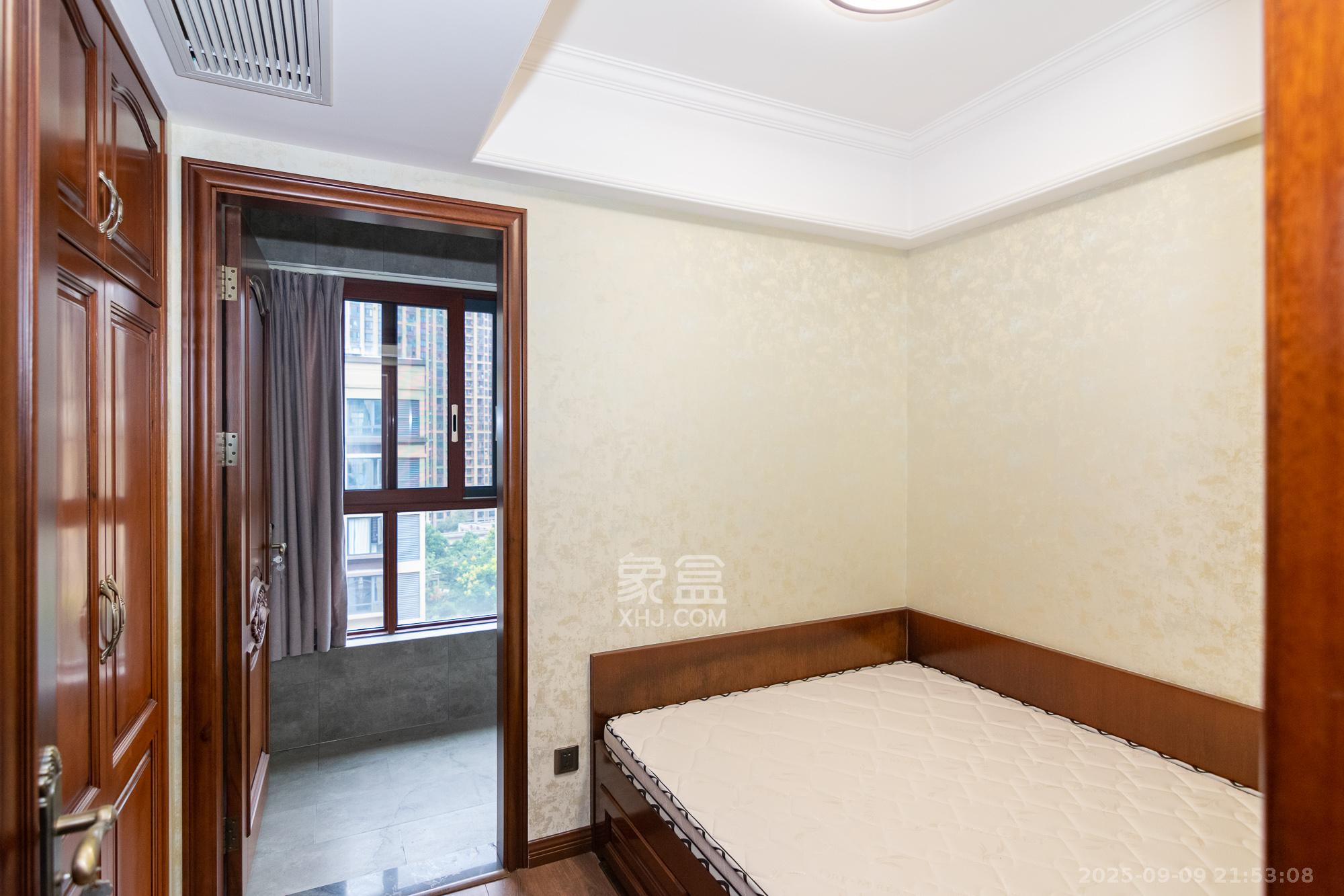 澳海谷山府  5室2厅2卫    126.0万卧室