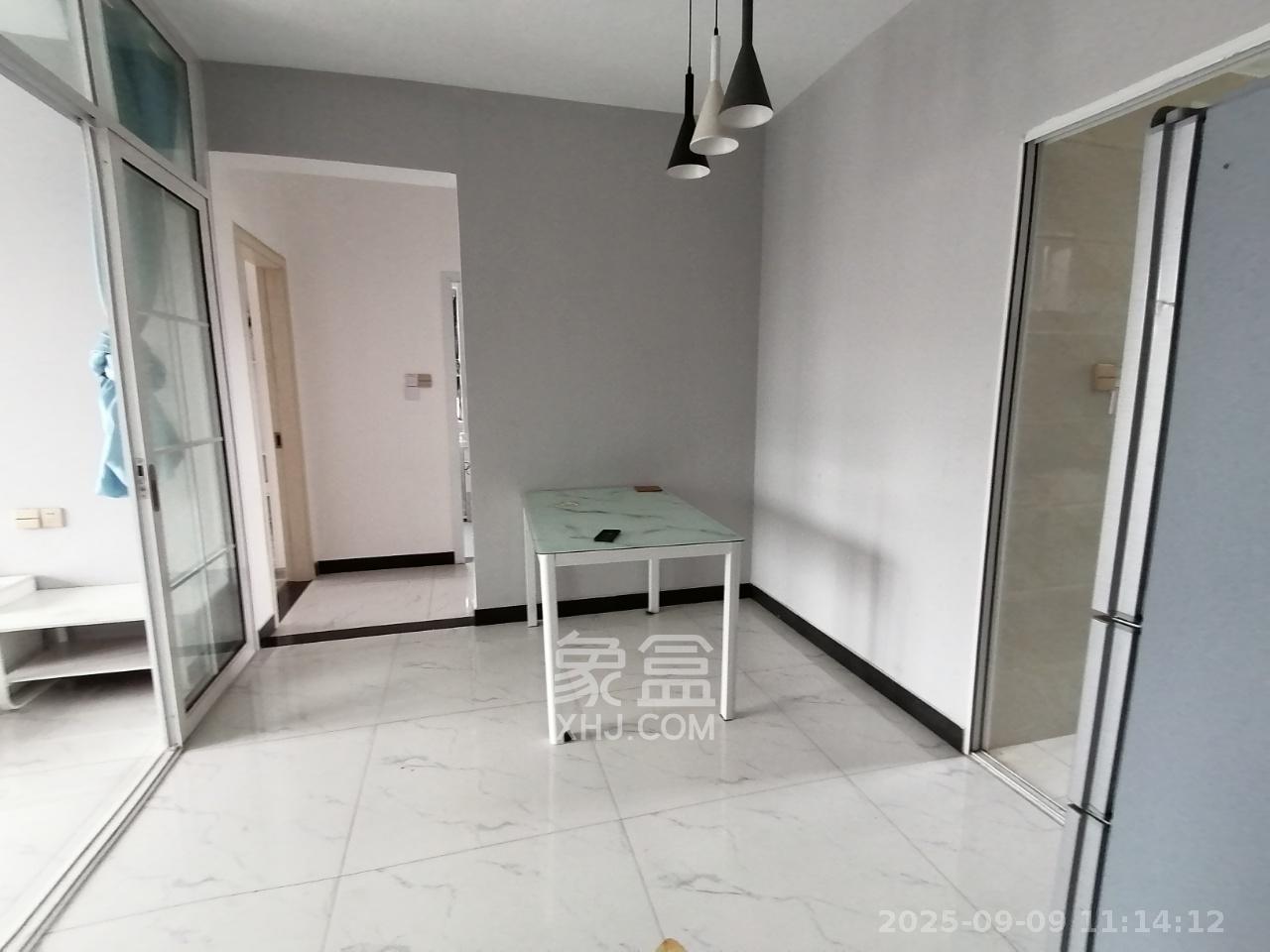 碧桂园公园壹号(凯怡茗苑) 3室2厅1卫 1700.0元/月 碧桂园公园壹号(凯怡茗苑) 3室2厅1卫 1700.0元/月室内图