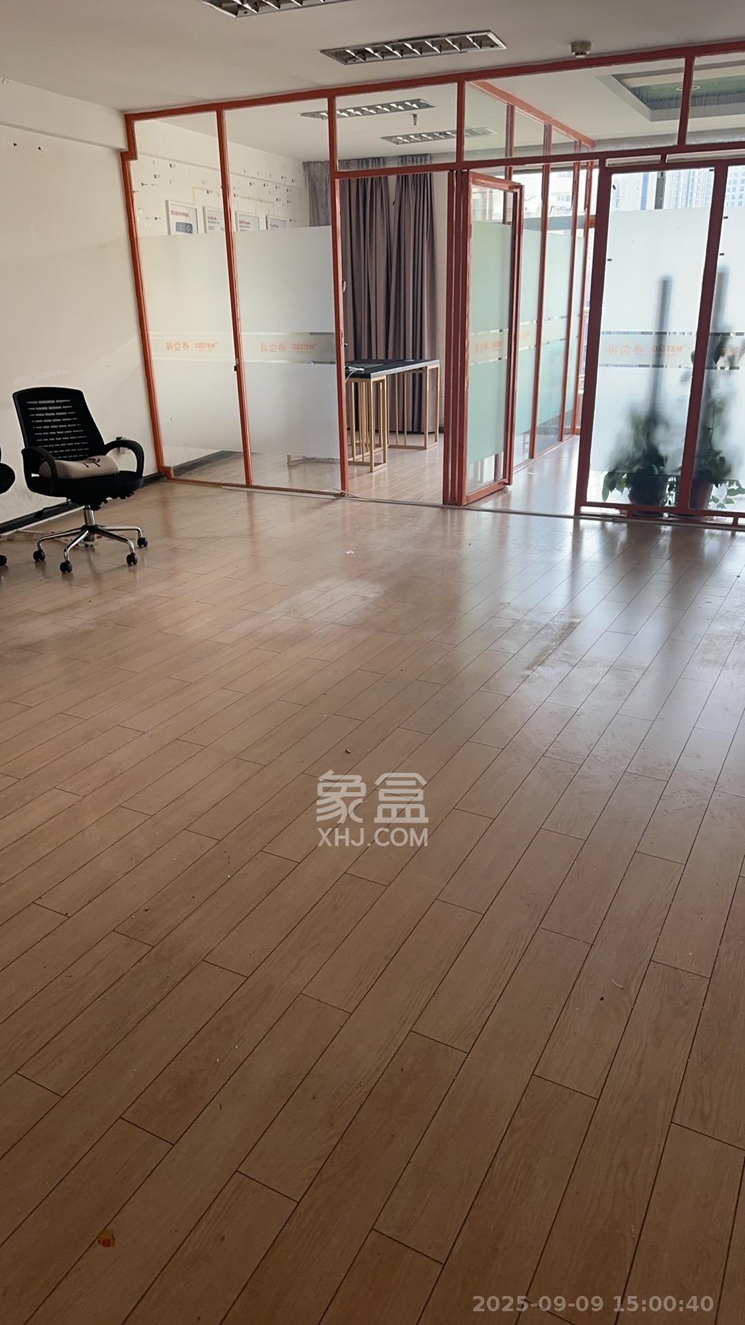 维一星城国际(写字楼)  2室1厅1卫    7500.0元/月 维一星城国际(写字楼)  2室1厅1卫    7500.0元/月