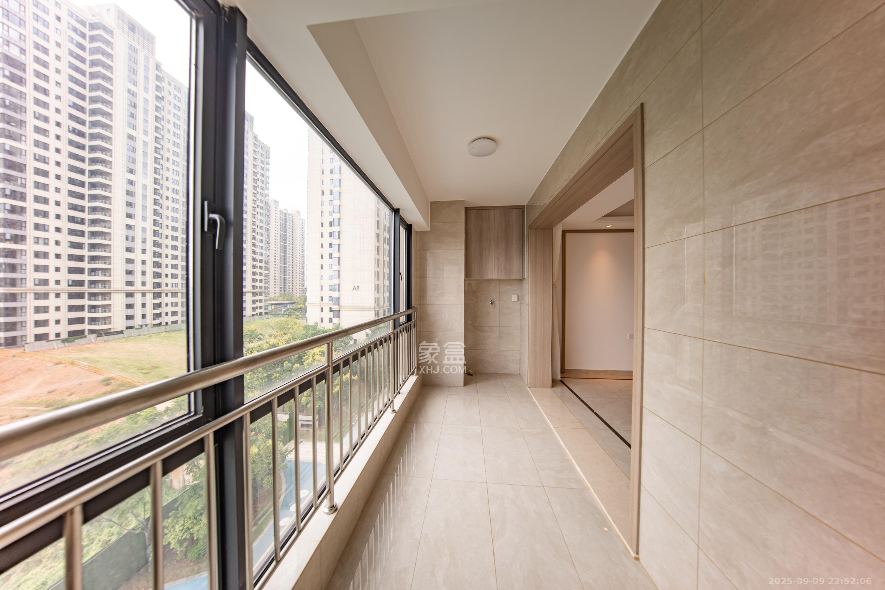 建投象山国际  3室2厅2卫    129.0万 建投象山国际  3室2厅2卫    129.0万阳台