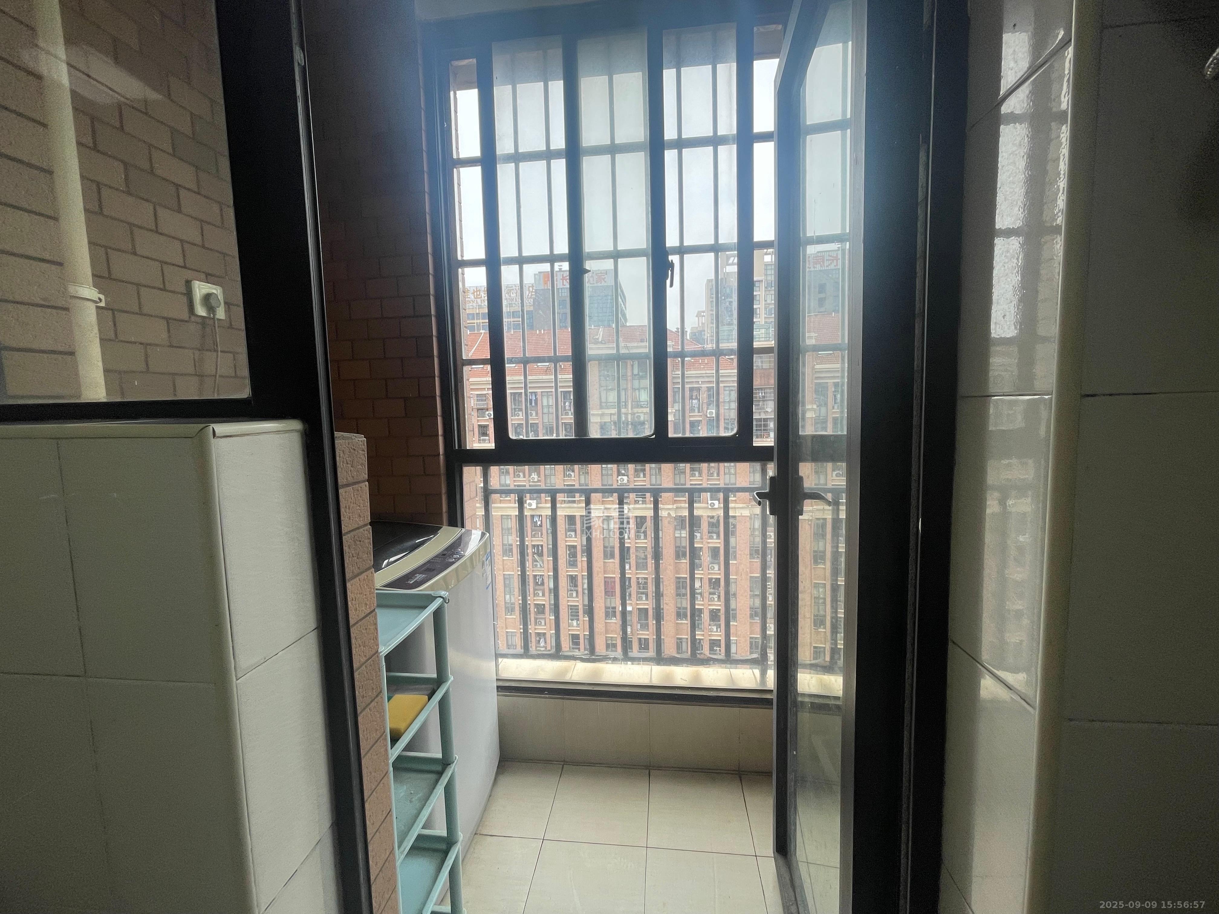 华润凤凰城一期  3室2厅1卫    1600.0元/月室内图