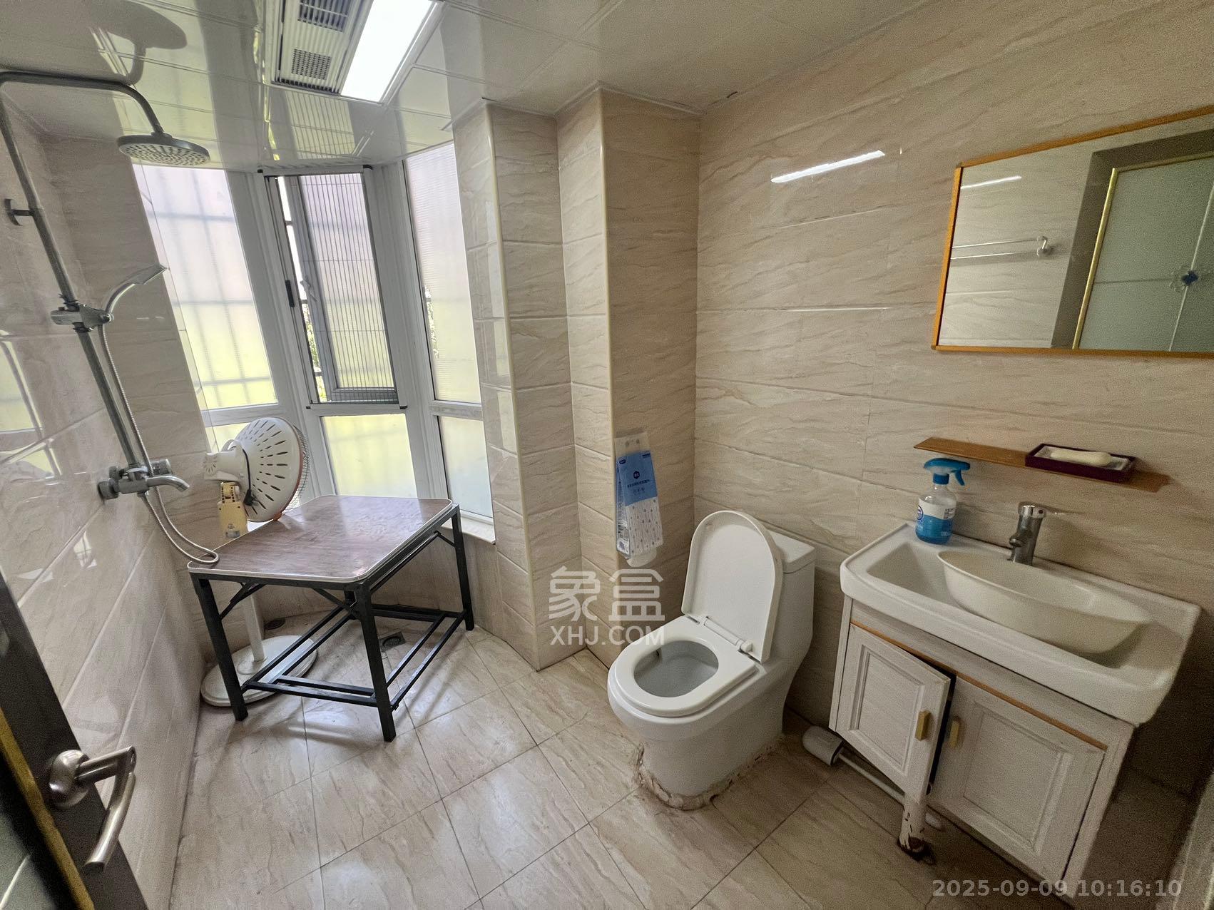 清政园（青政家园）  3室2厅2卫    2000.0元/月室内图