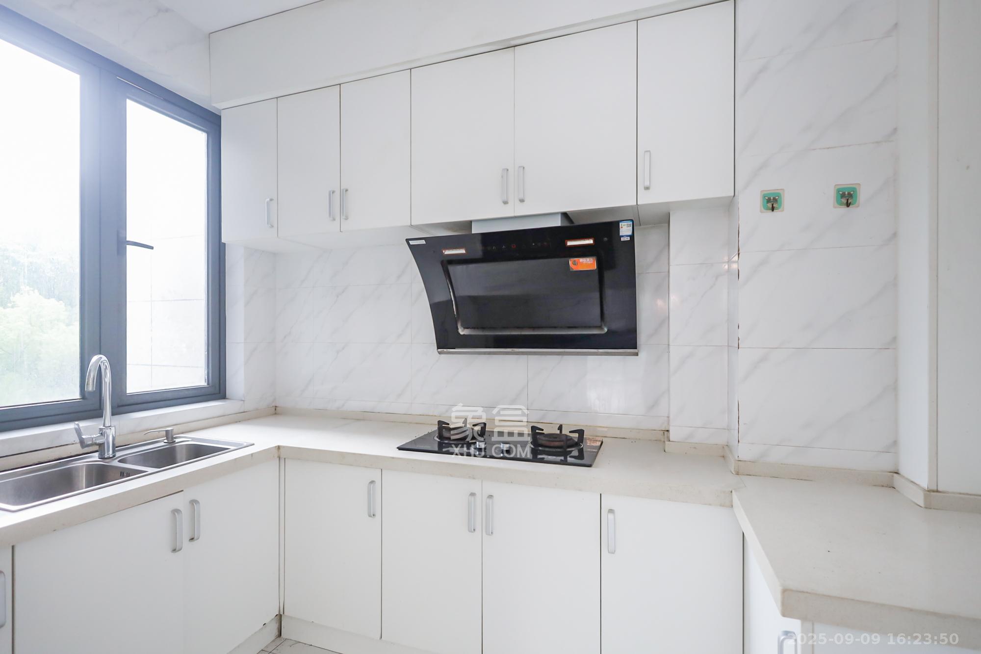 蓝光雍锦阁 3室2厅2卫 136.0万 蓝光雍锦阁 3室2厅2卫 136.0万厨房