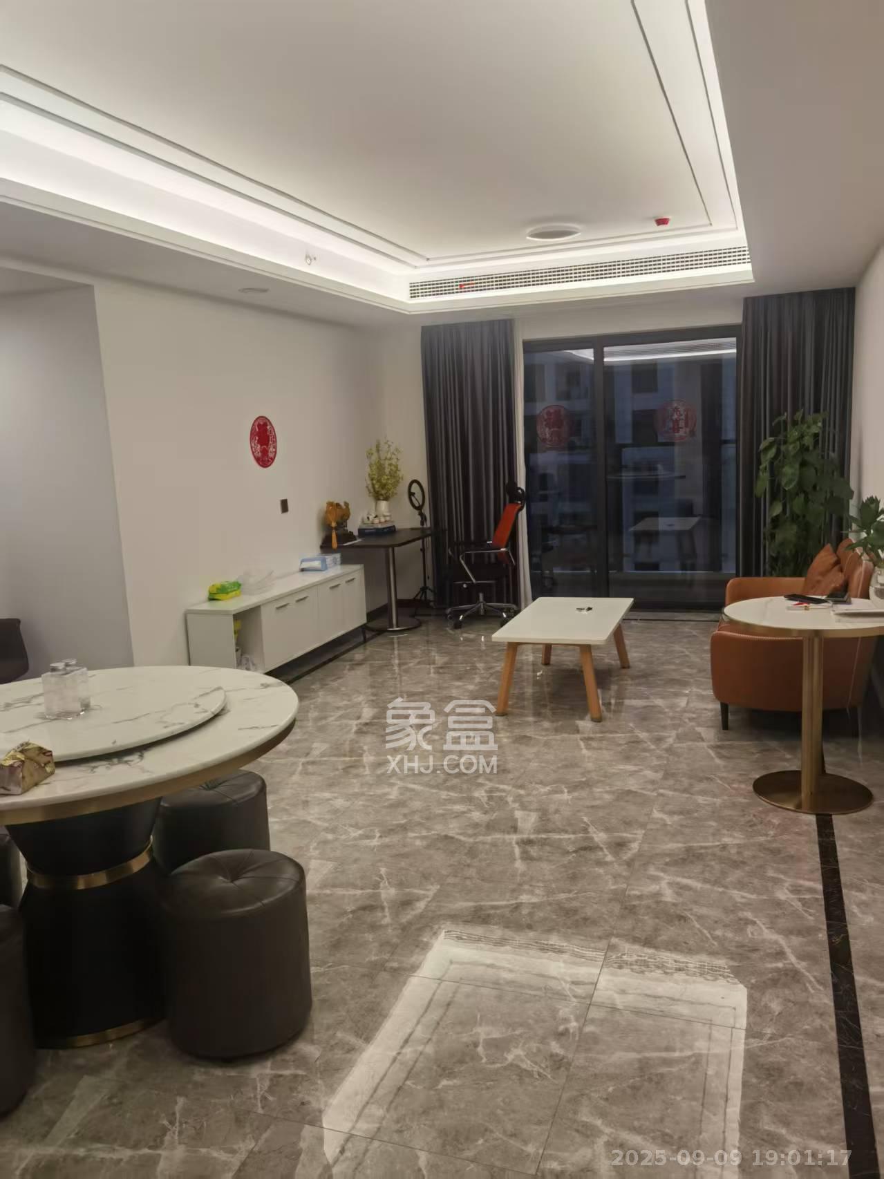 绿地长沙城际空间站(绿地新里佳苑)  3室2厅2卫    3500.0元/月 绿地长沙城际空间站(绿地新里佳苑)  3室2厅2卫    3500.0元/月