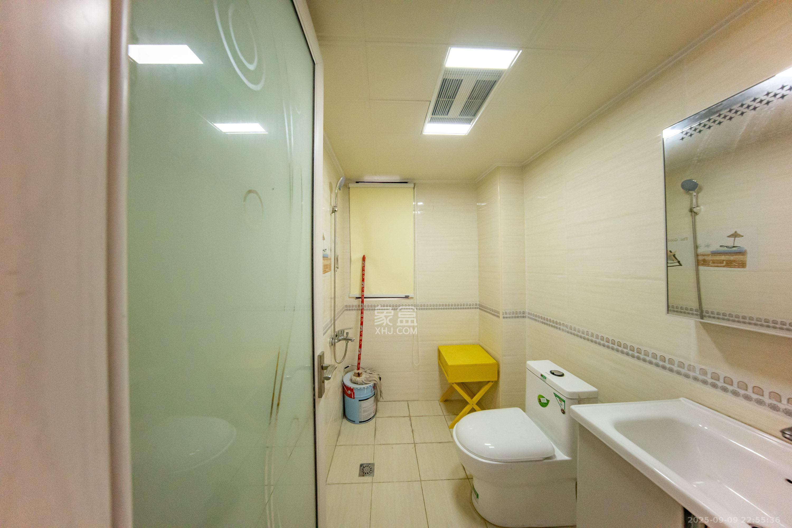 华润橡树湾 4室2厅2卫 90.0万 华润橡树湾 4室2厅2卫 90.0万卫生间