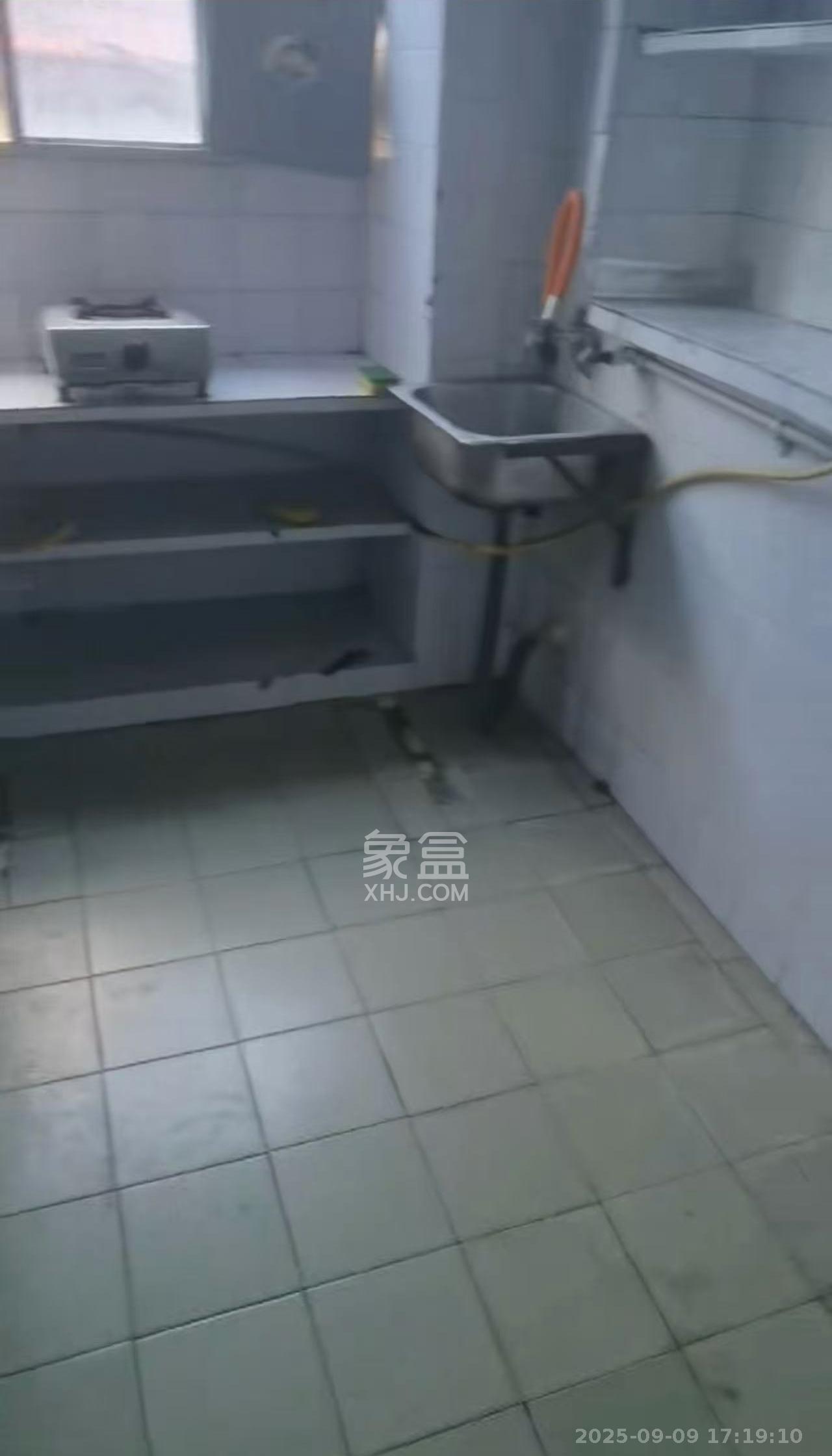 湖橡宿舍/湖橡小区  2室1厅1卫    1000.0元/月 湖橡宿舍/湖橡小区  2室1厅1卫    1000.0元/月室内图