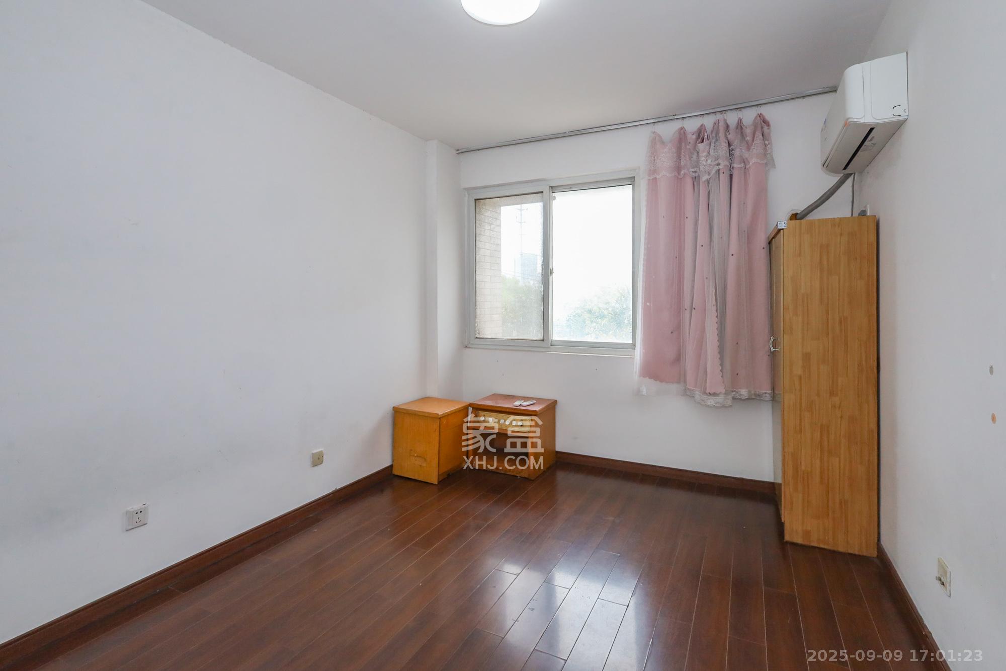 阳光新城 3室2厅2卫 105.0万 阳光新城 3室2厅2卫 105.0万卧室