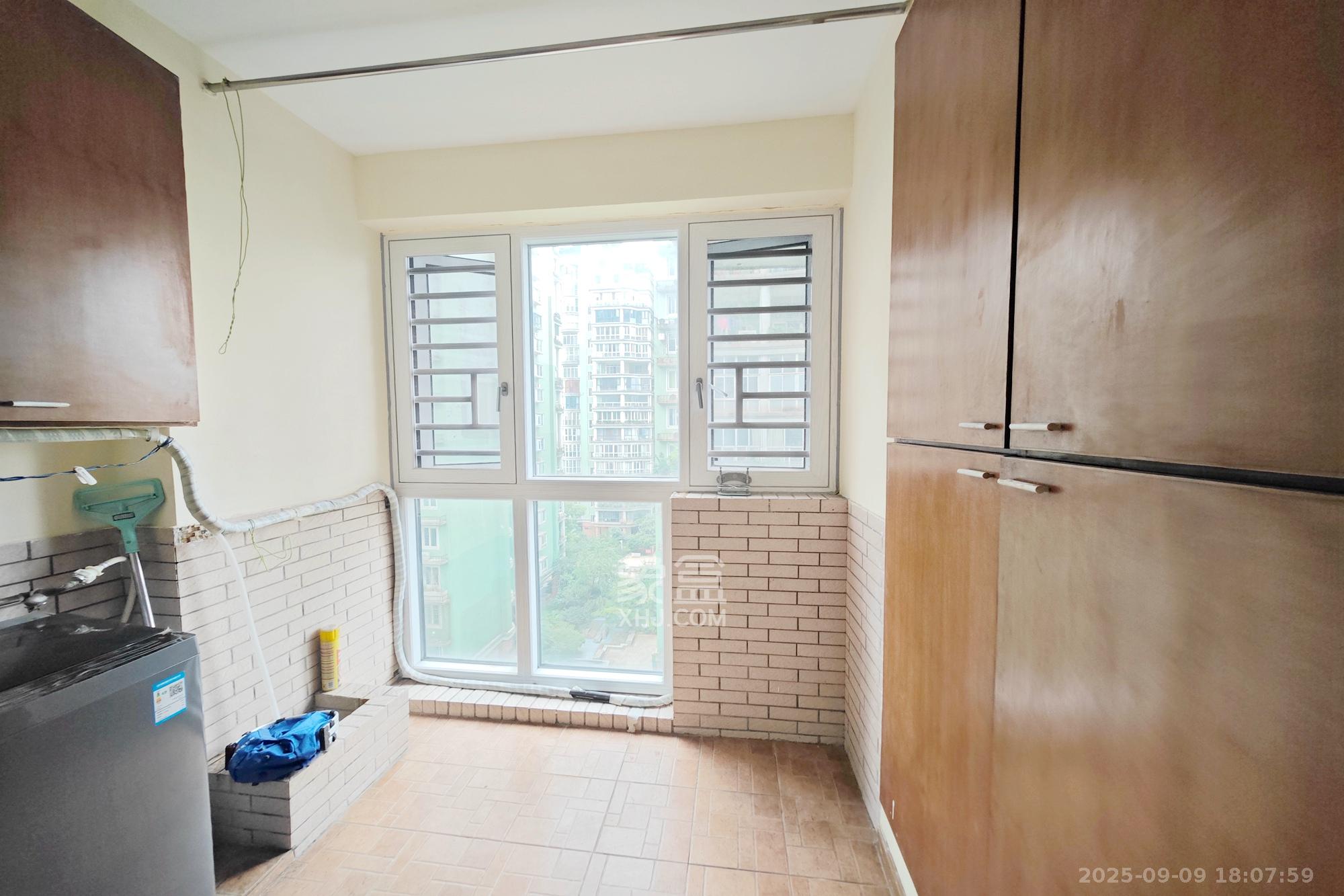 佳润新城（佳润新都）  3室2厅2卫    118.0万阳台