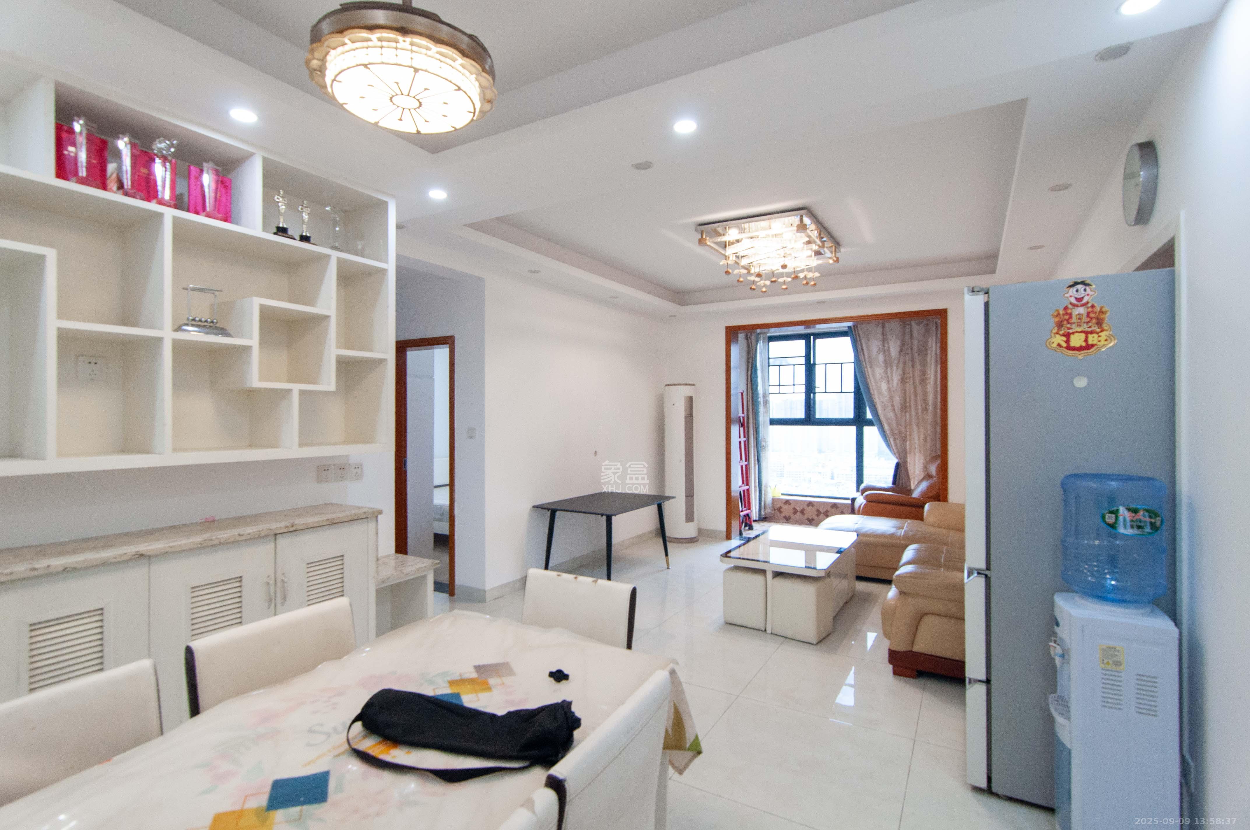 红星紫檀溪苑  3室2厅1卫    83.0万 红星紫檀溪苑  3室2厅1卫    83.0万客厅