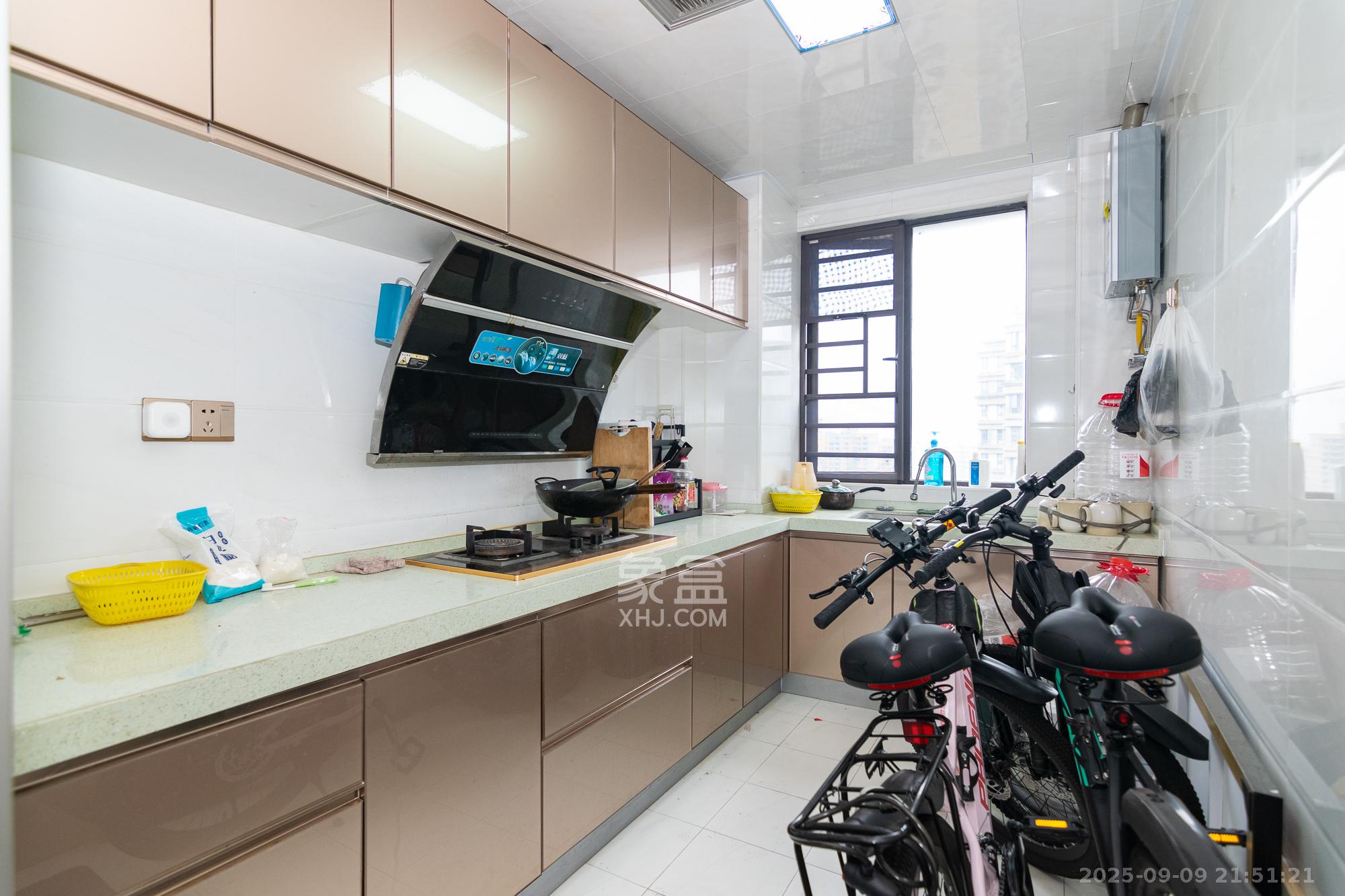 润和紫郡一期  4室2厅2卫    95.0万厨房