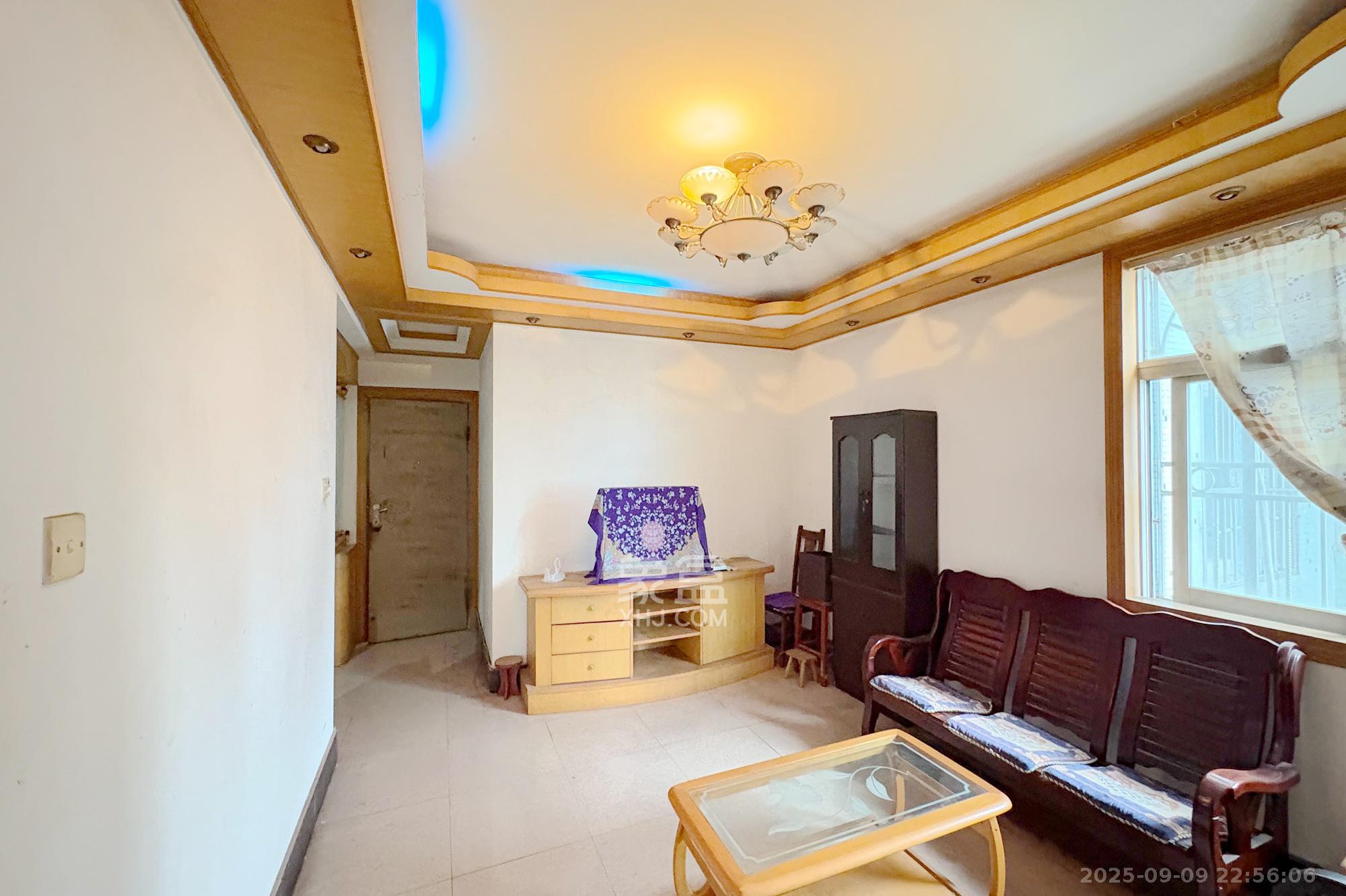 长铁高层  2室2厅1卫    68.0万 长铁高层  2室2厅1卫    68.0万客厅