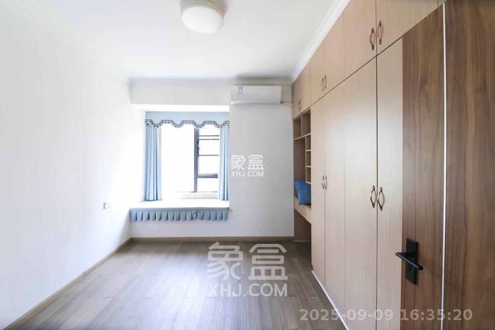 长房半岛蓝湾（观山月）  3室2厅1卫   2400.00元/月室内图