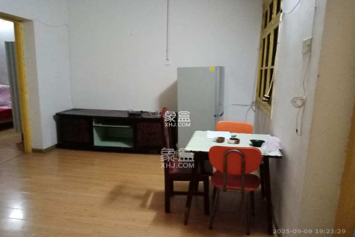 人民新村  2室1厅1卫    1600.0元/月 人民新村  2室1厅1卫    1600.0元/月室内图