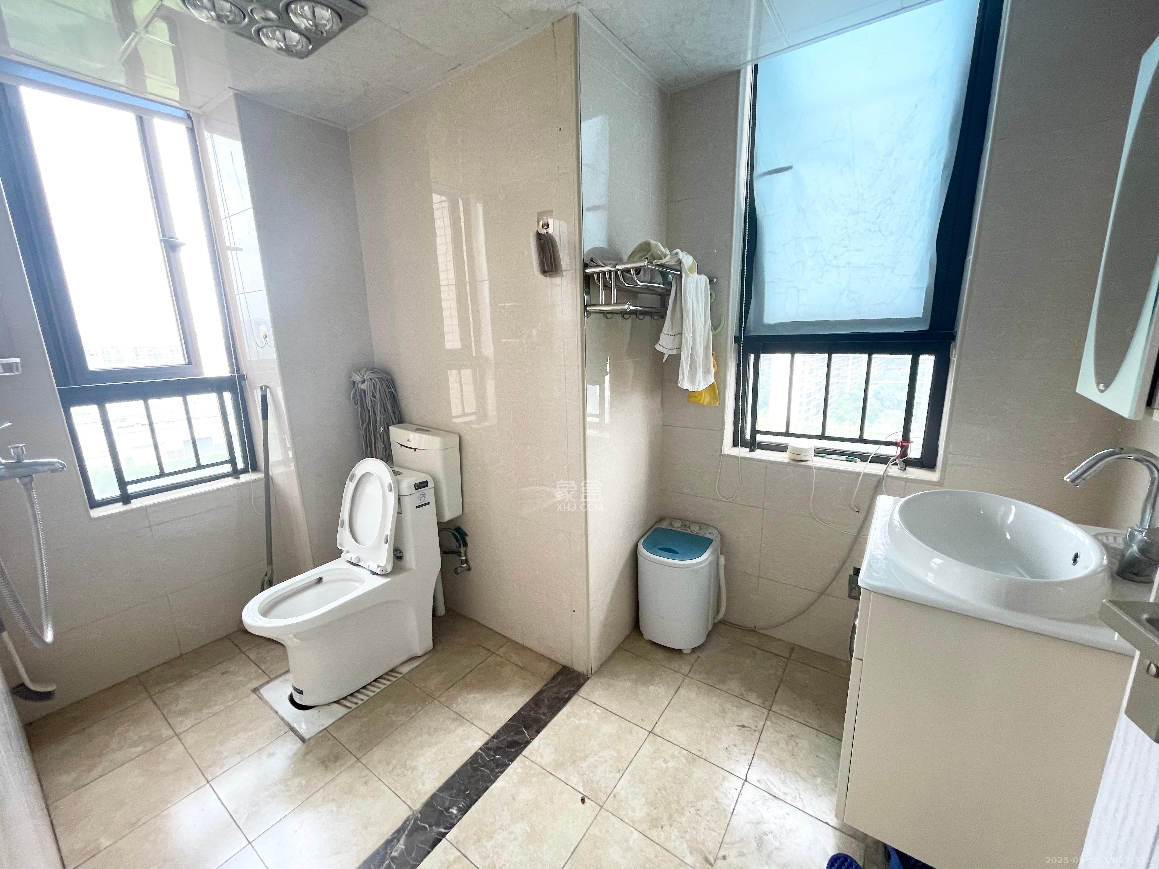 中信凯旋蓝岸（中信新城三期）  3室1厅1卫    2100.0元/月室内图