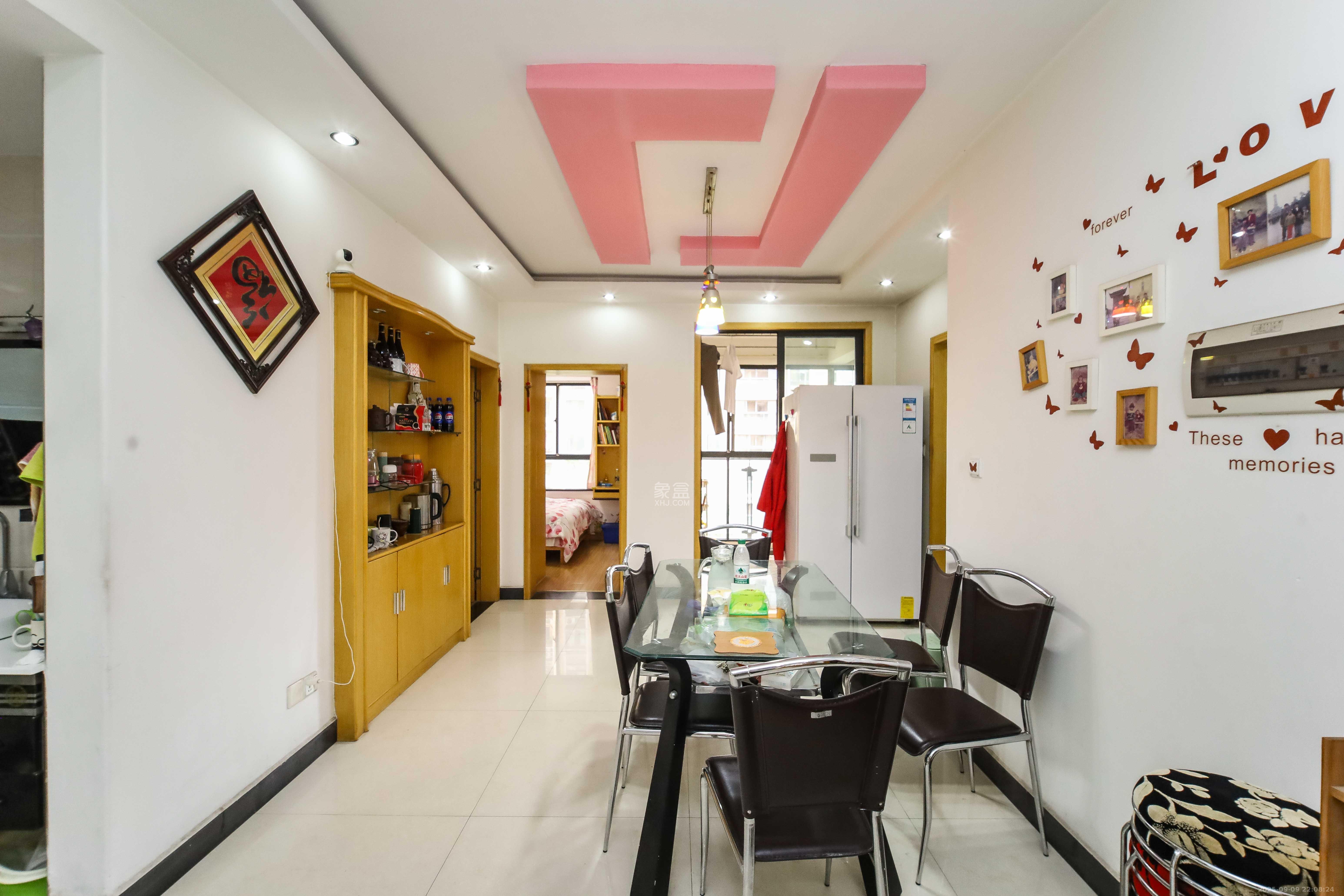 锦湘国际星城三期(锦绣苑) 3室2厅2卫 122.0万 锦湘国际星城三期(锦绣苑) 3室2厅2卫 122.0万客厅