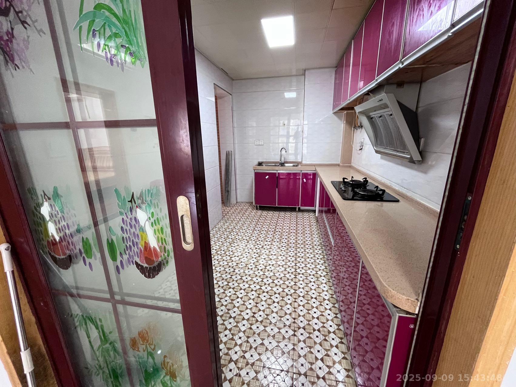 和润园一、二期 3室2厅1卫 1900.0元/月 和润园一、二期 3室2厅1卫 1900.0元/月室内图