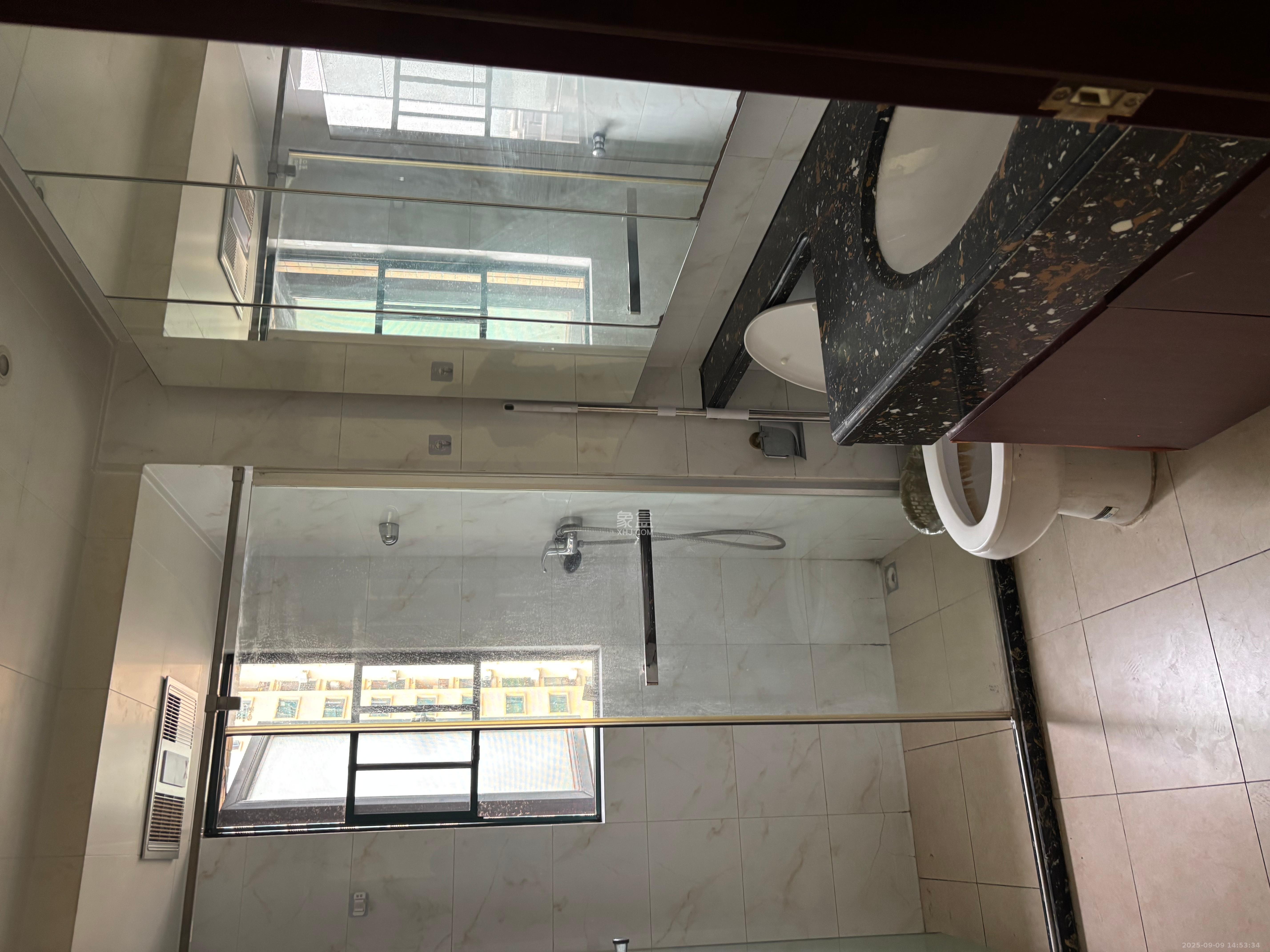 恒大翡翠华庭  3室2厅2卫   2300.00元/月室内图