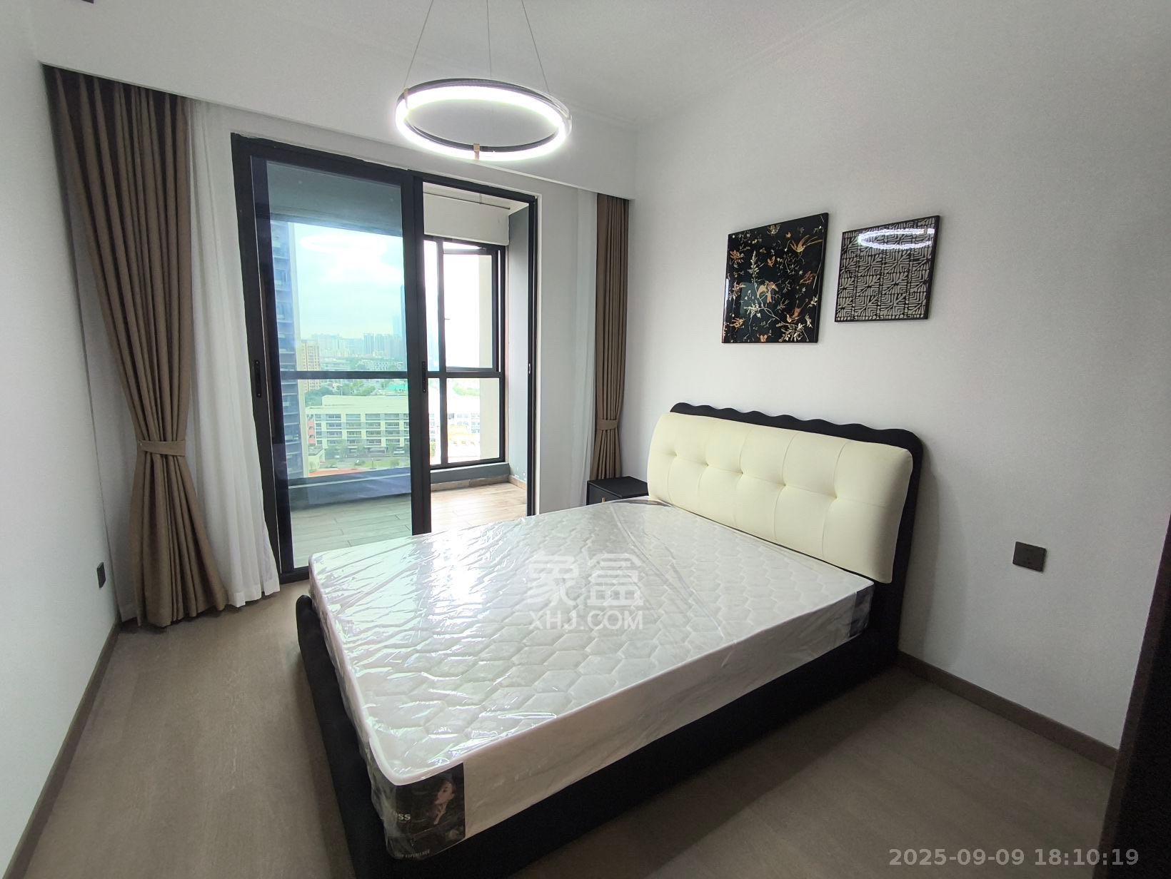 绿地V岛  4室2厅2卫    5000.0元/月室内图