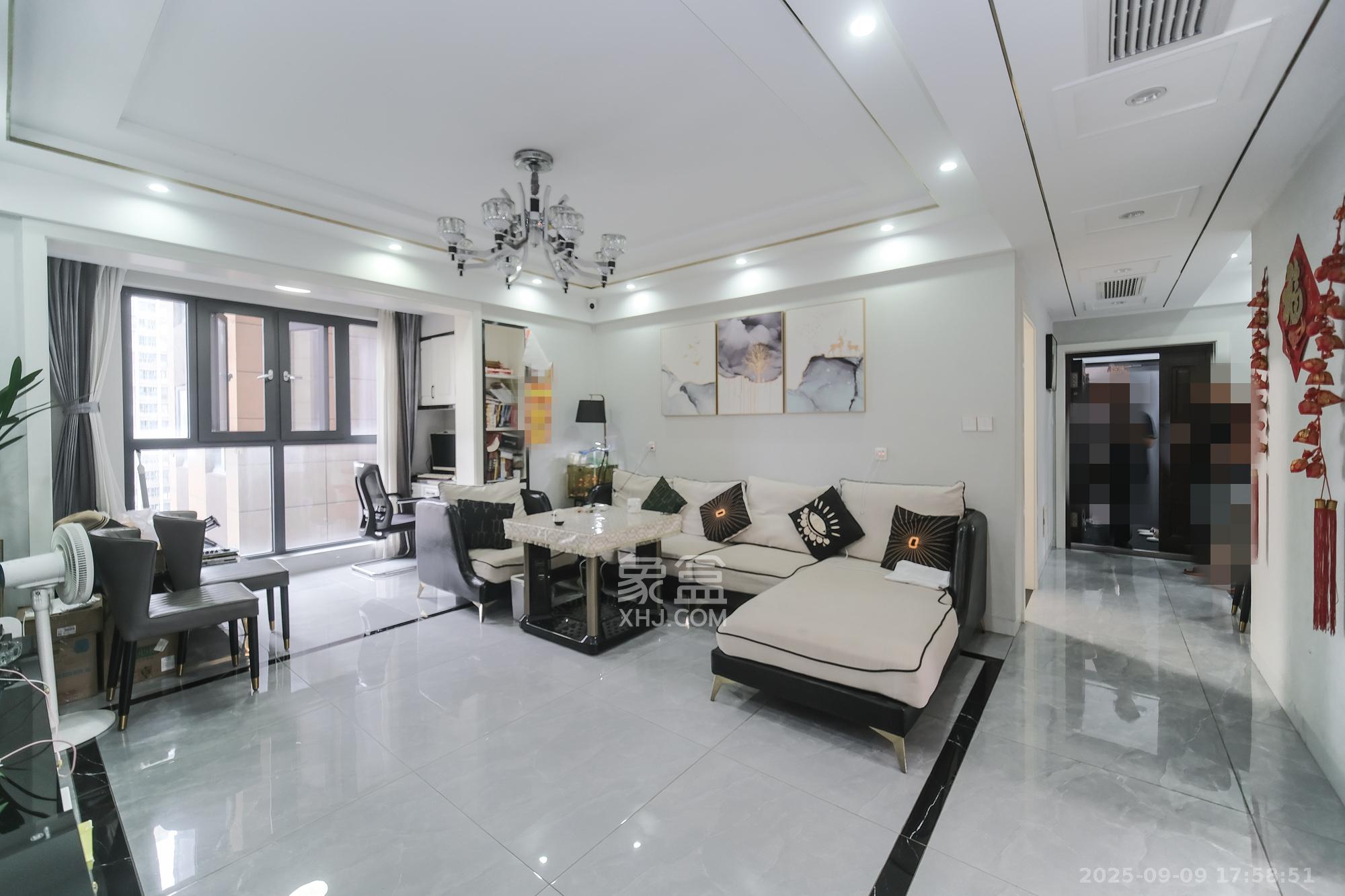 荣盛花语城 1室1厅1卫 105.0万 荣盛花语城 1室1厅1卫 105.0万客厅