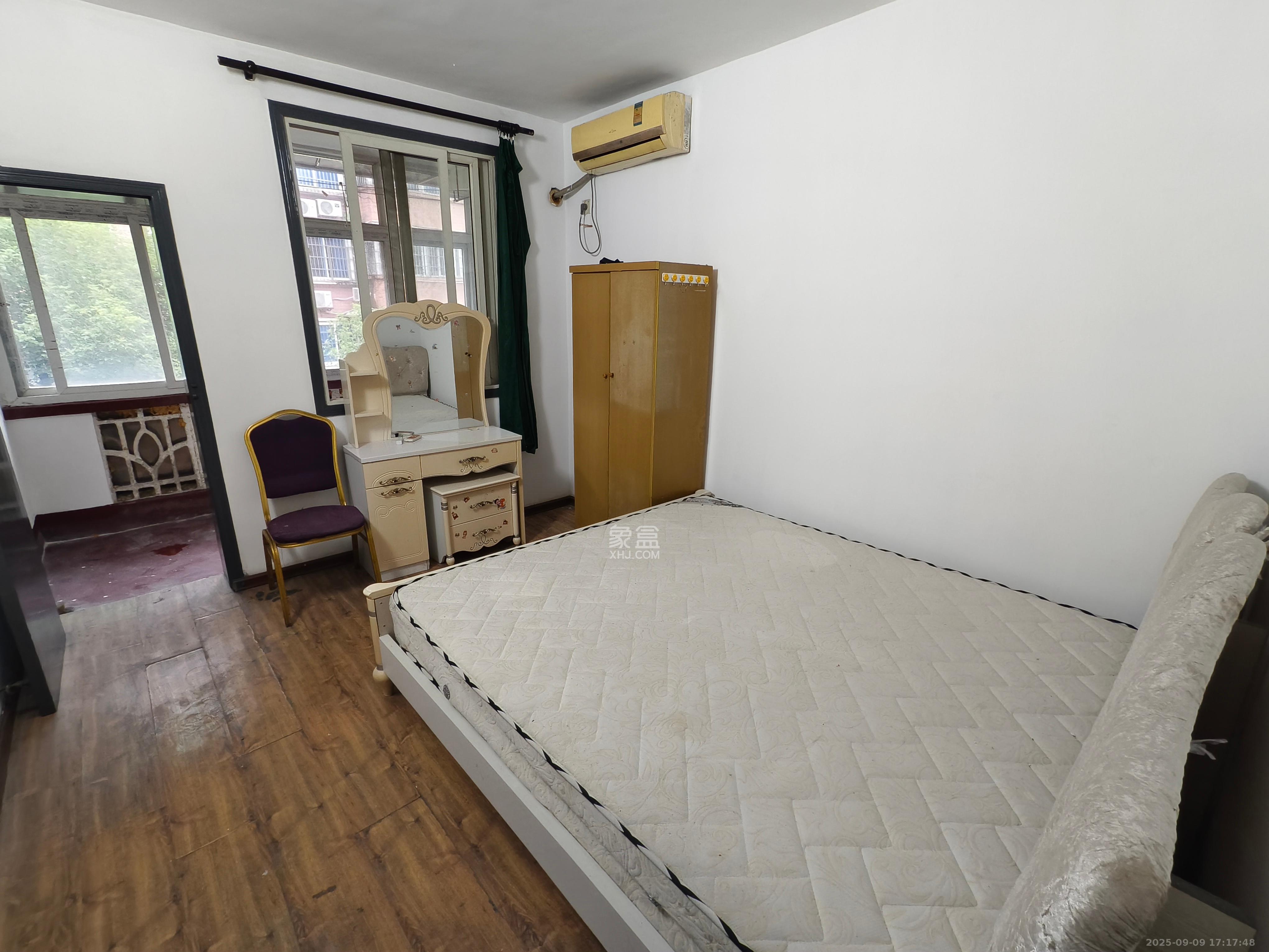 钟馗庙小区 2室2厅1卫 1200.0元/月 钟馗庙小区 2室2厅1卫 1200.0元/月室内图