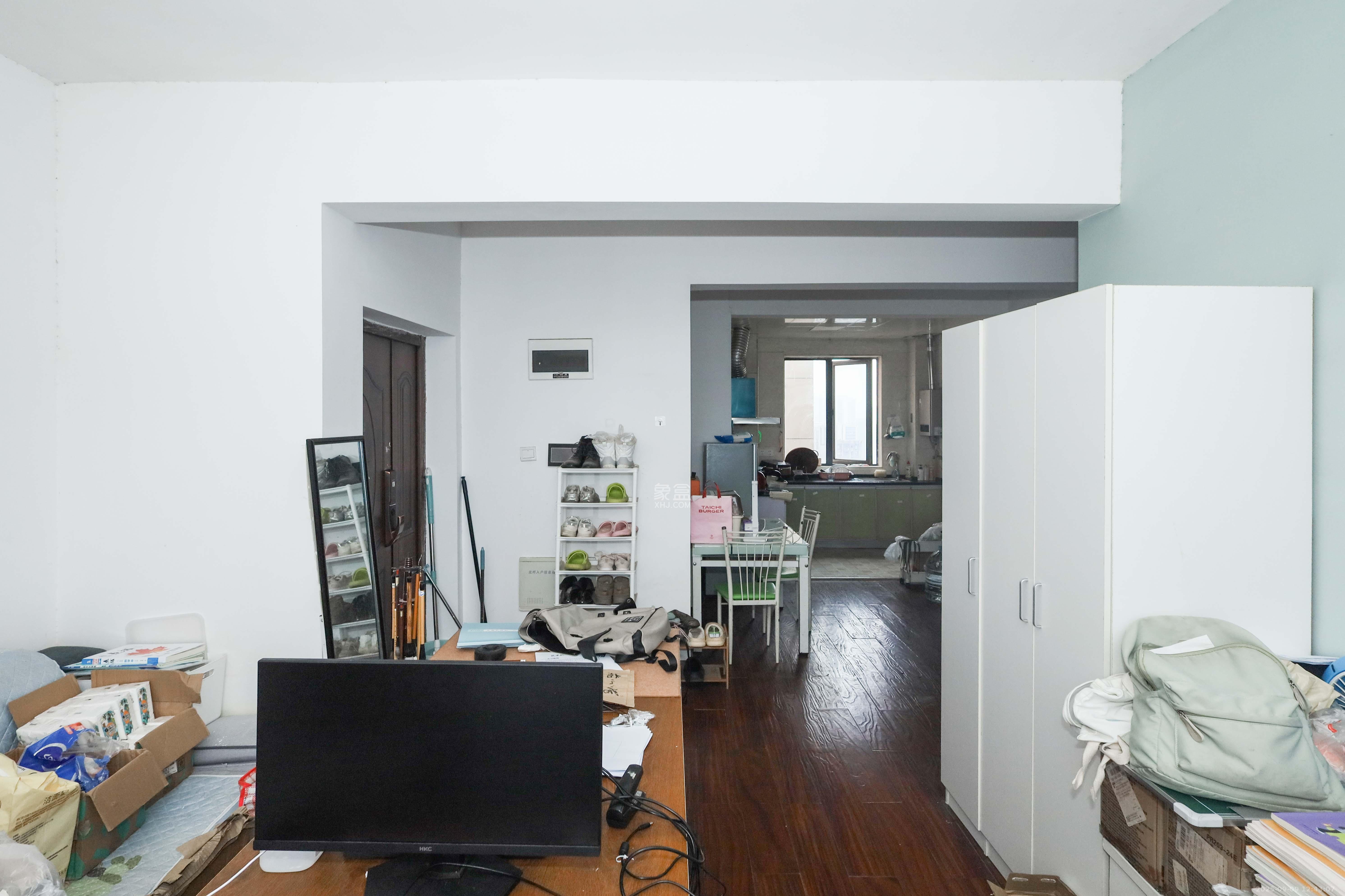 润芳园 3室2厅2卫 69.0万 润芳园 3室2厅2卫 69.0万客厅