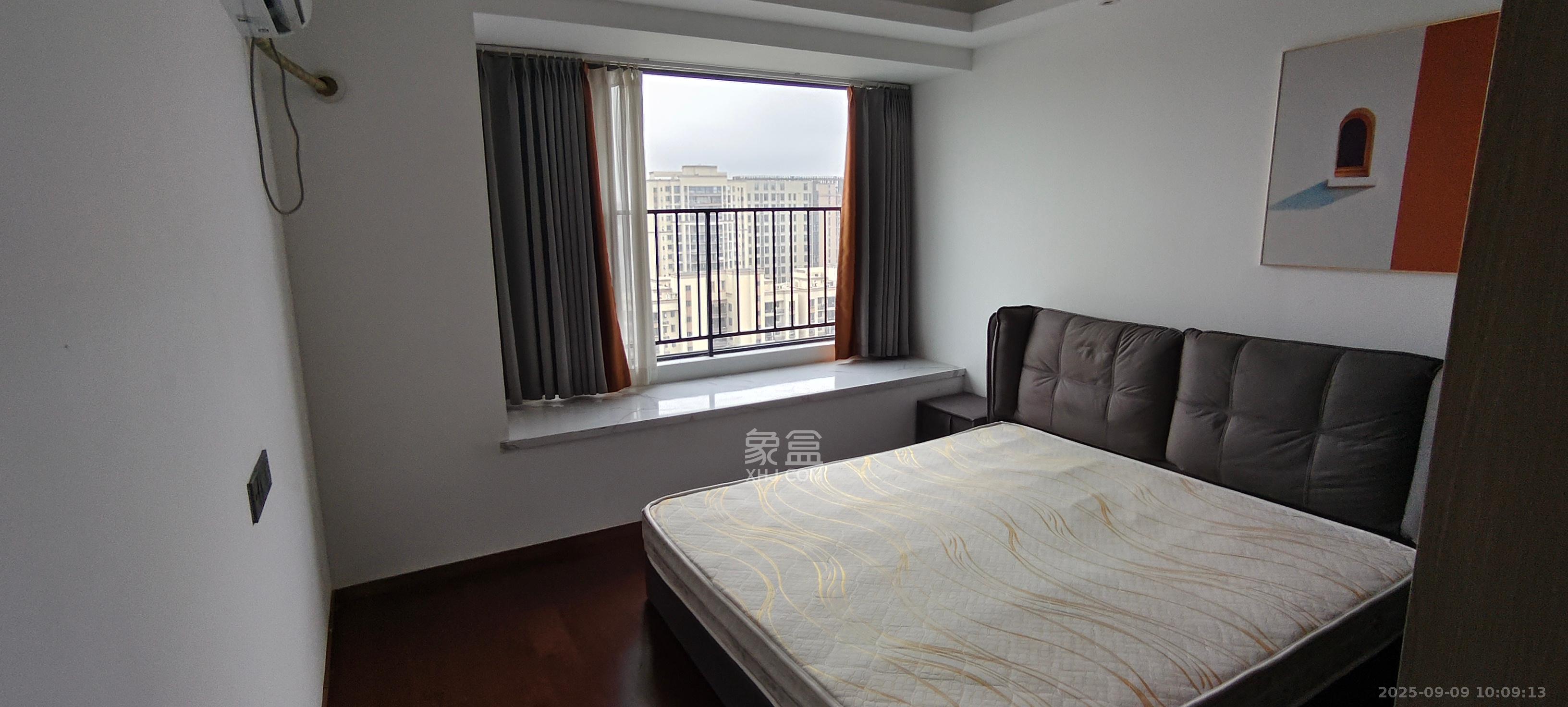 旭辉雨花郡  4室2厅2卫    4500.0元/月 旭辉雨花郡  4室2厅2卫    4500.0元/月室内图