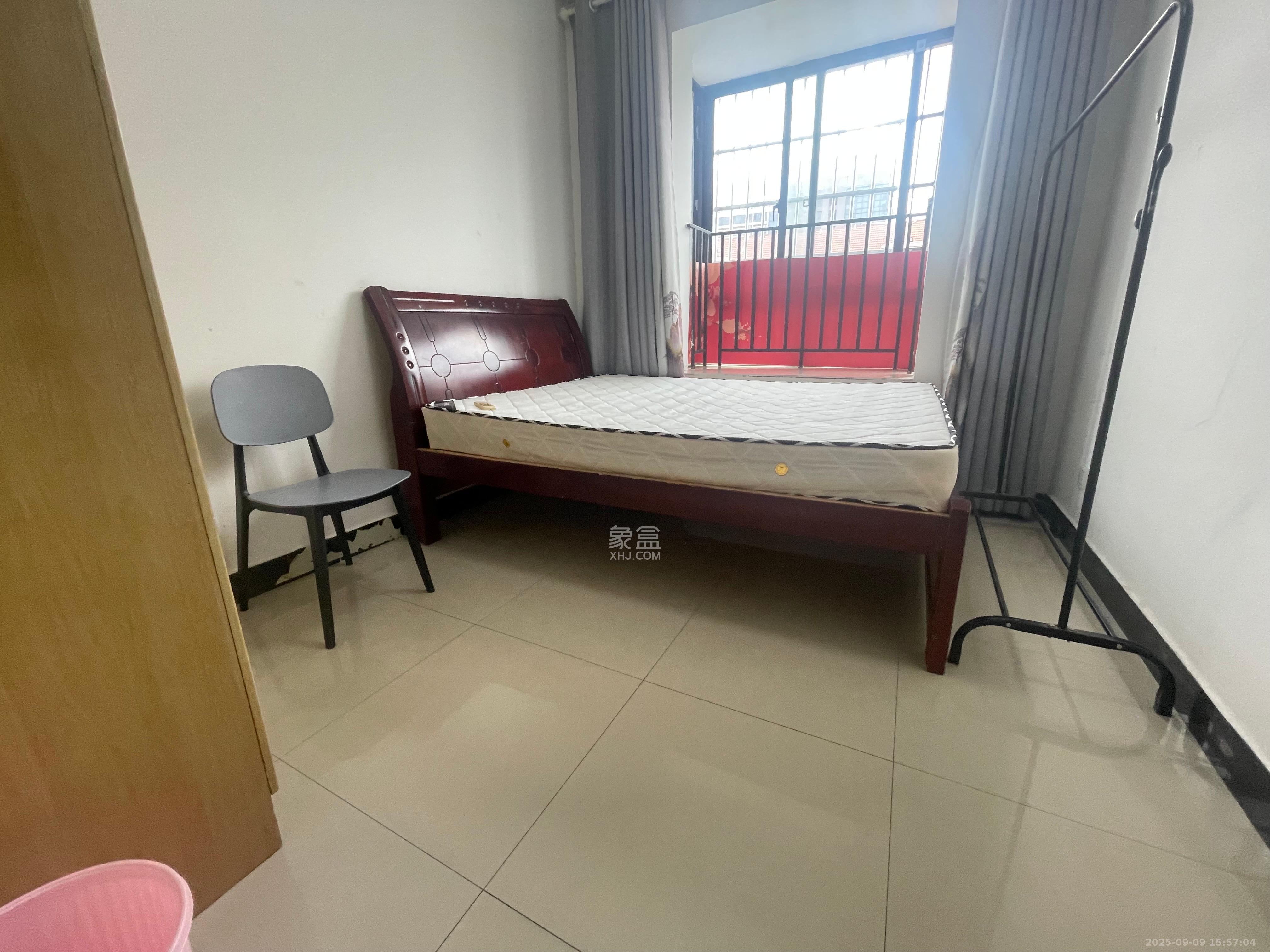 华润凤凰城一期  3室2厅1卫    1600.0元/月室内图