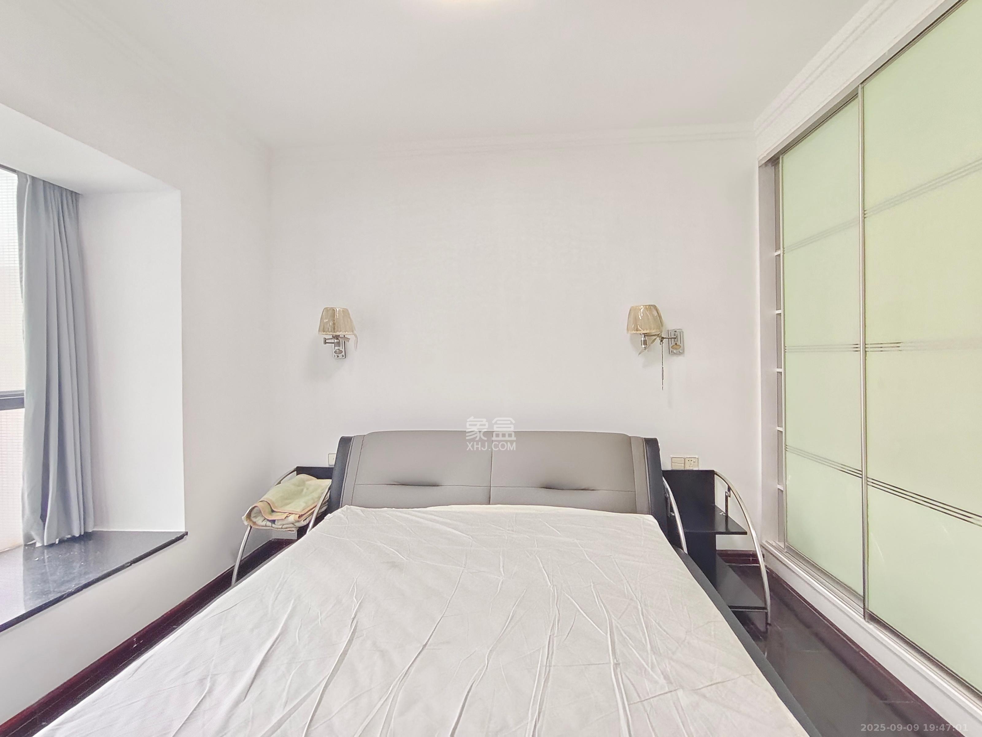 银港水晶城  3室2厅2卫    2600.0元/月 银港水晶城  3室2厅2卫    2600.0元/月