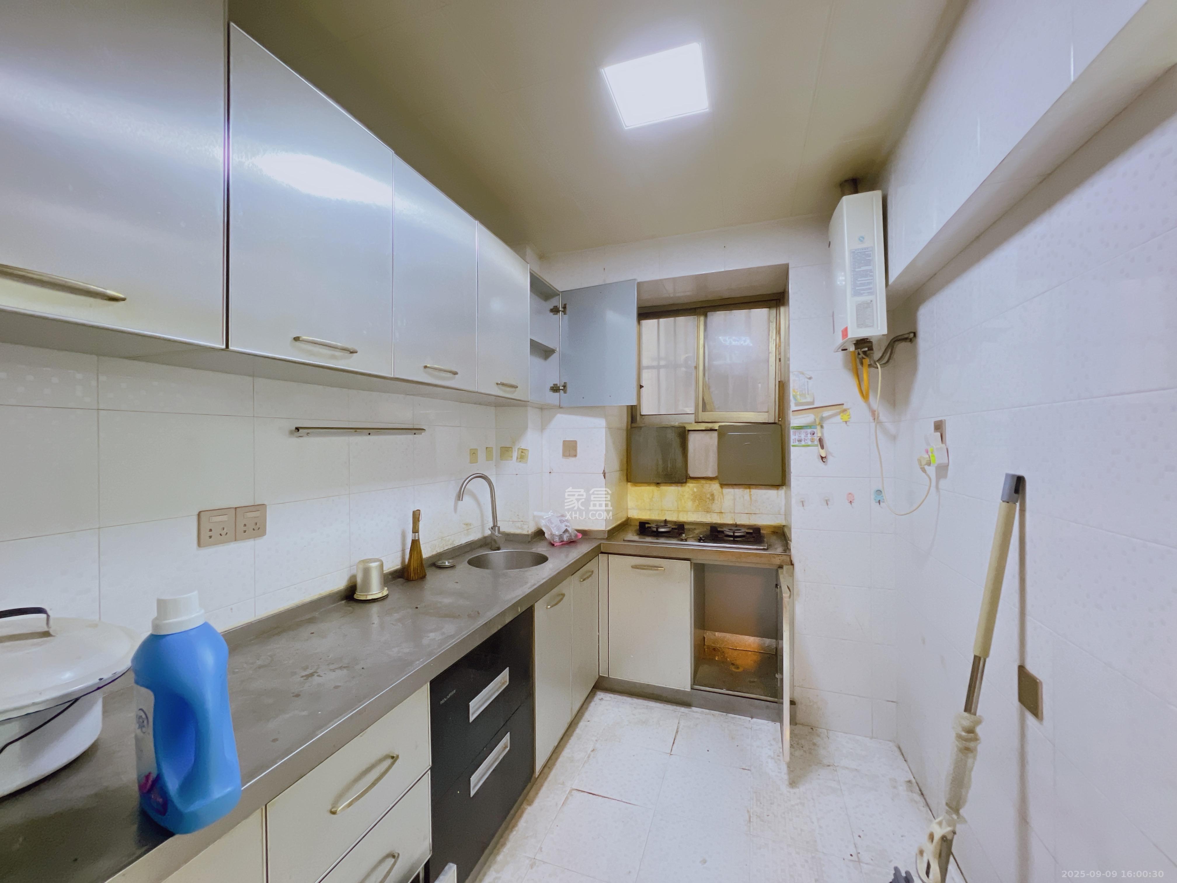 省体委冠军楼  1室0厅0卫    2500.0元/月室内图