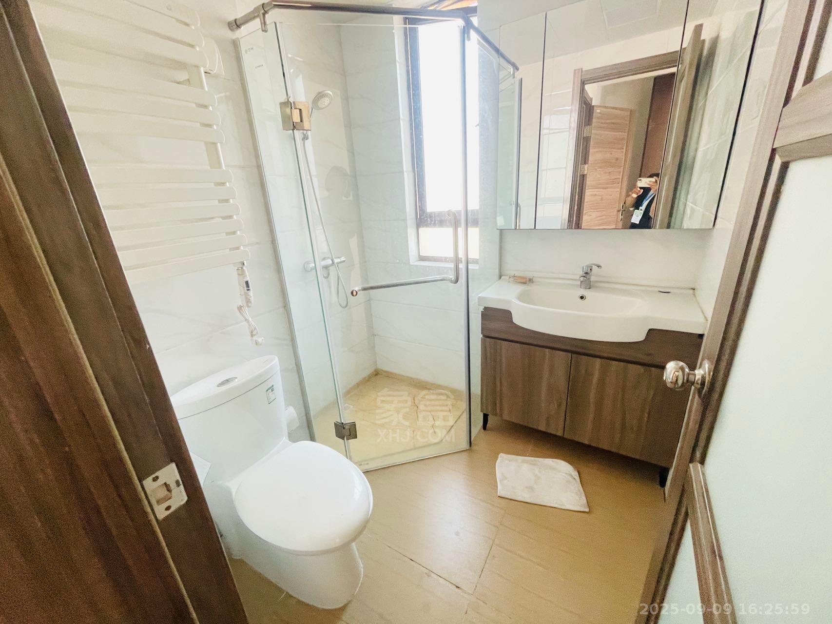 天元区碧桂园 4室2厅2卫 2300.0元/月 天元区碧桂园 4室2厅2卫 2300.0元/月室内图