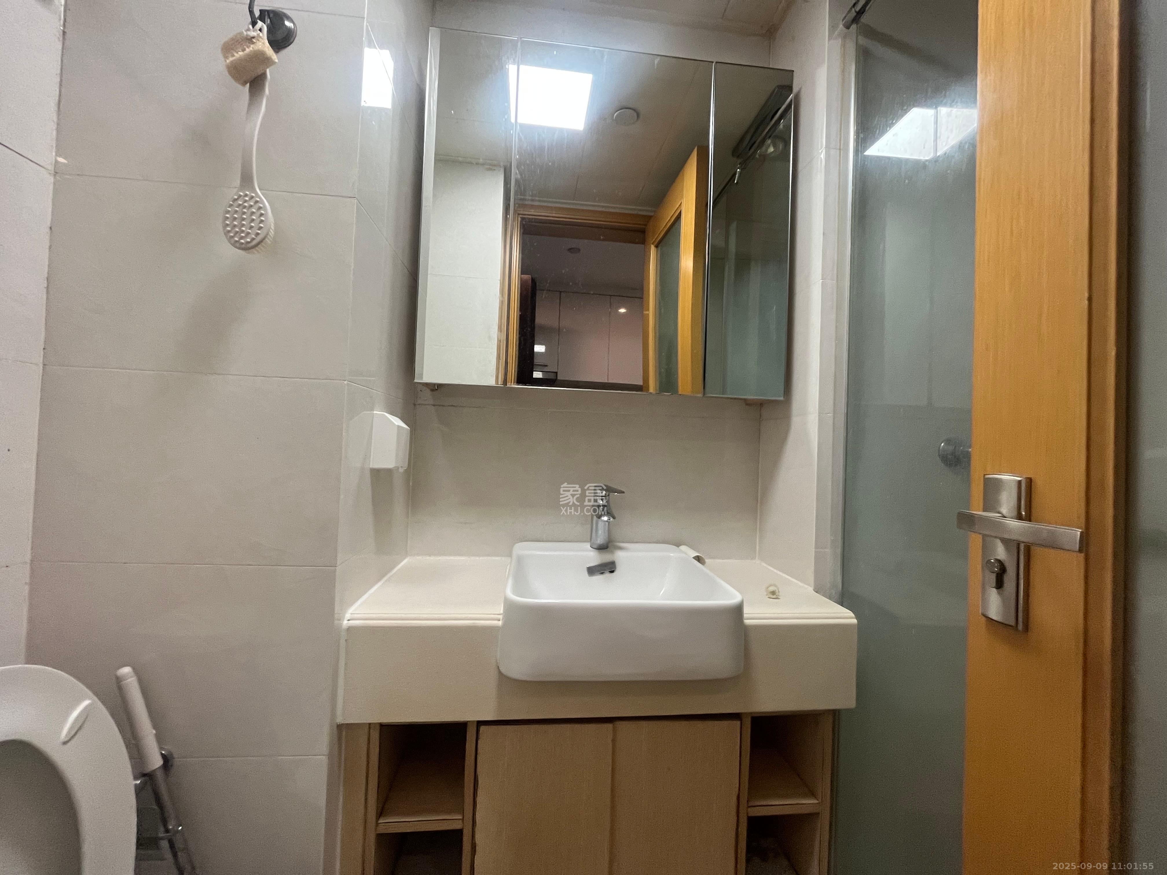 中海国际二期  1室1厅1卫    1300.0元/月室内图