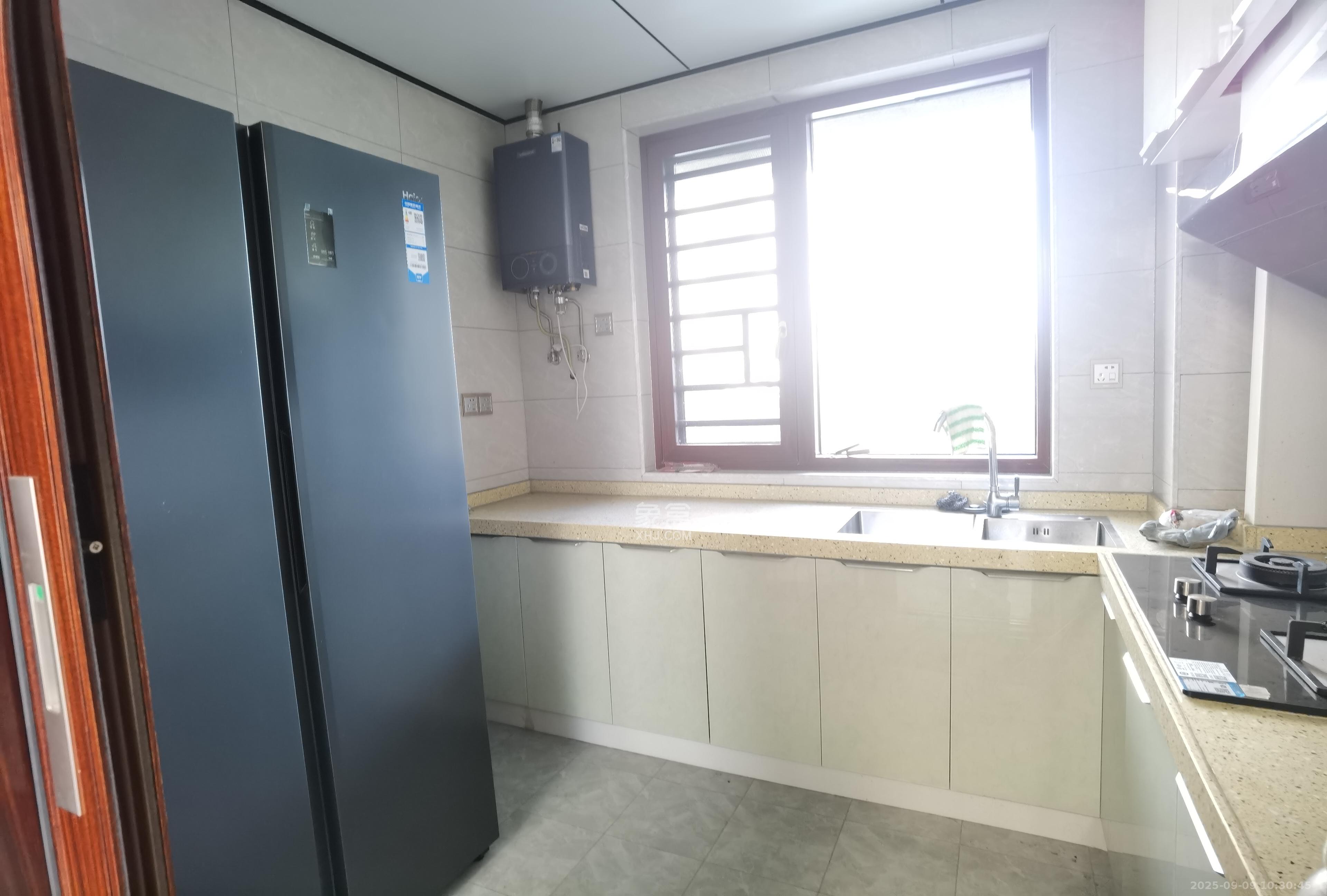 华润桃源里  4室2厅2卫    2600.0元/月室内图