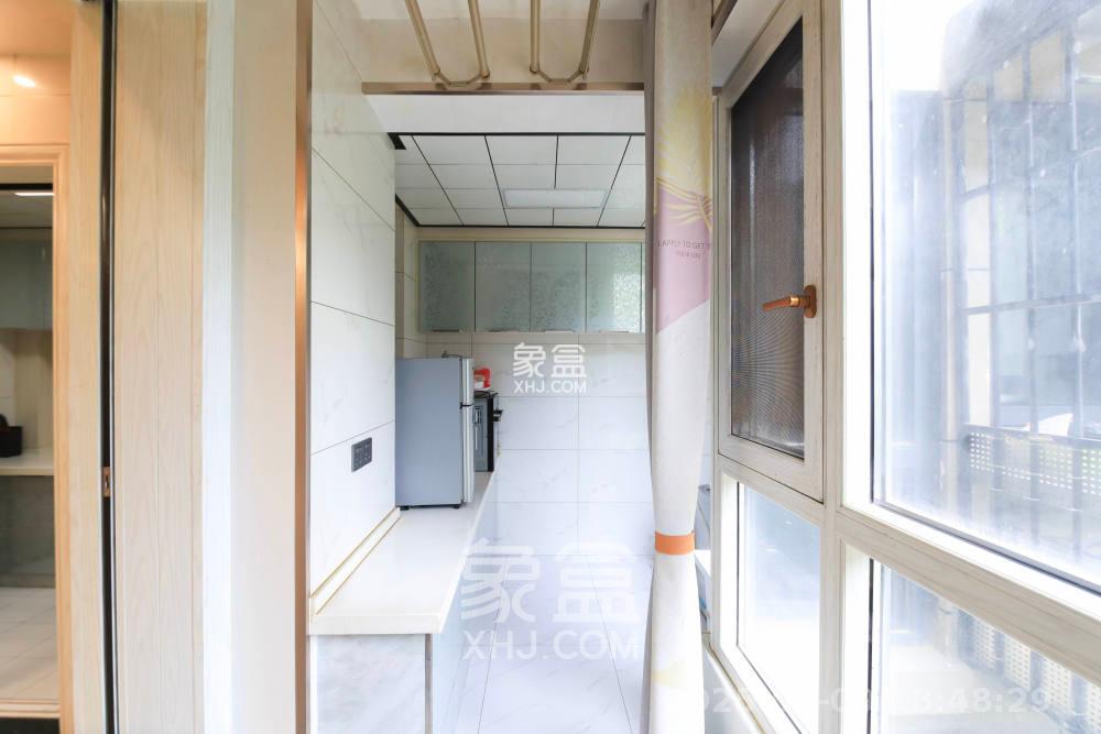长房半岛蓝湾（观山月）  3室2厅2卫   2500.00元/月室内图