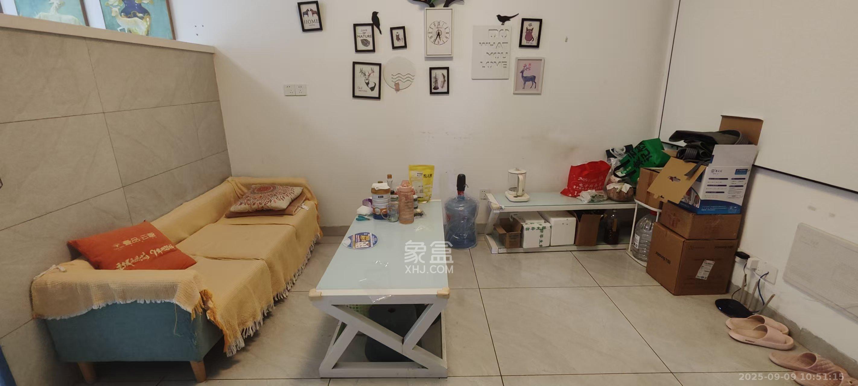 V领寓(岭南家园) 1室1厅1卫 1600.0元/月 V领寓(岭南家园) 1室1厅1卫 1600.0元/月室内图