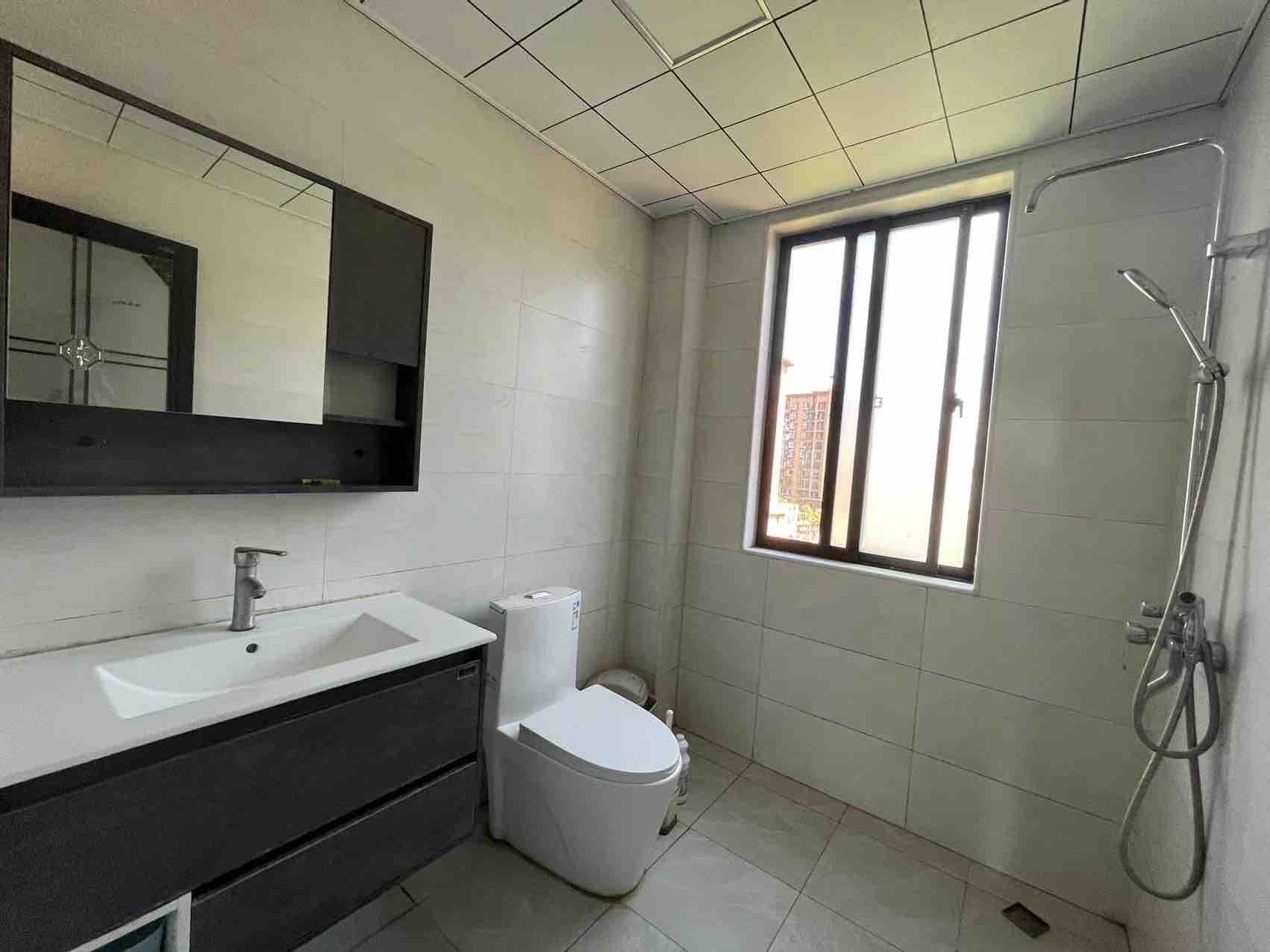 伴山公馆  3室2厅2卫    2000.0元/月 伴山公馆  3室2厅2卫    2000.0元/月室内图