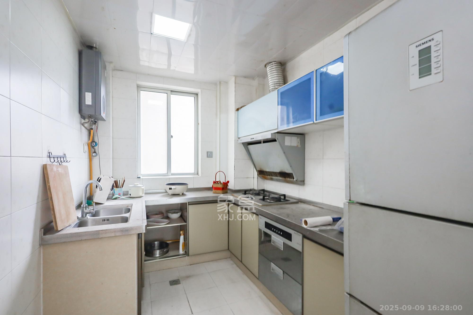 香海西岸  3室2厅2卫    130.0万 香海西岸  3室2厅2卫    130.0万厨房