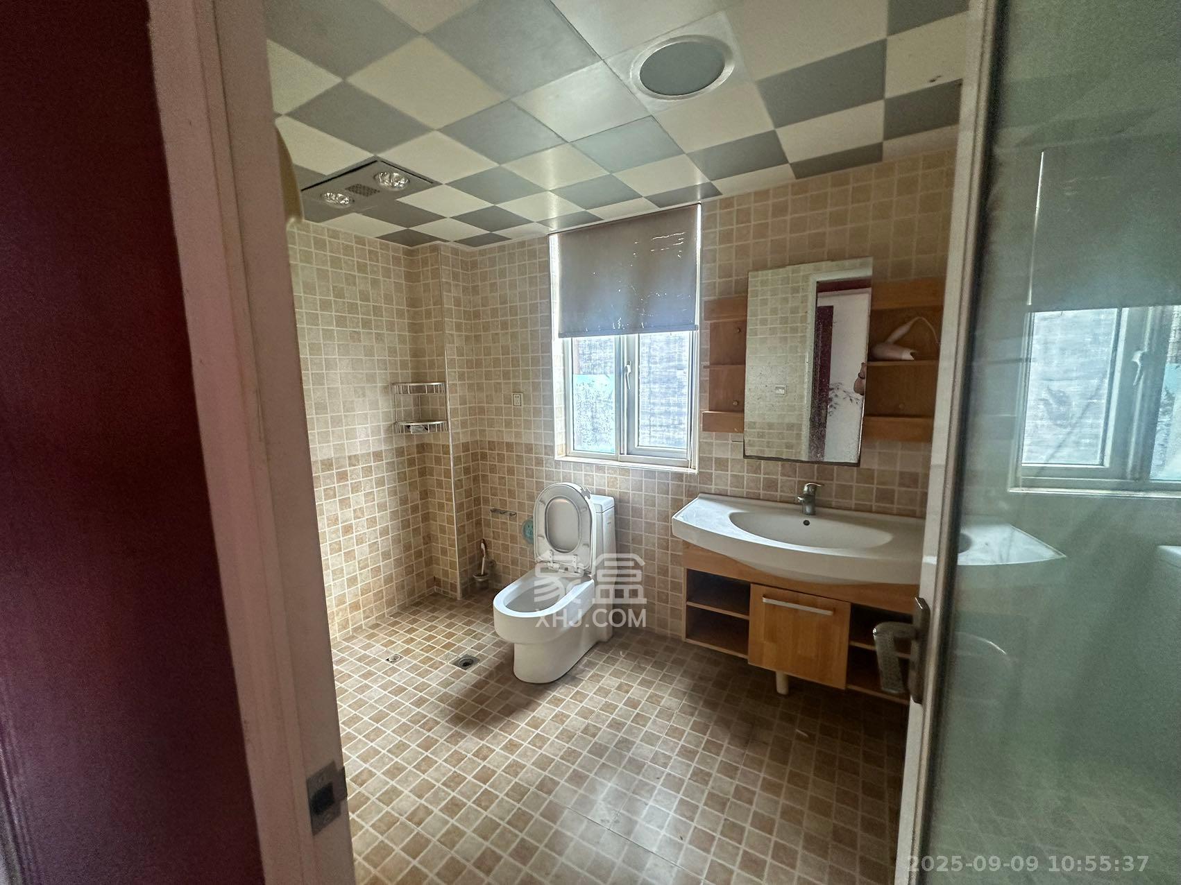 万国城（当代满庭春MOMA）一期  5室2厅2卫    2800.0元/月室内图