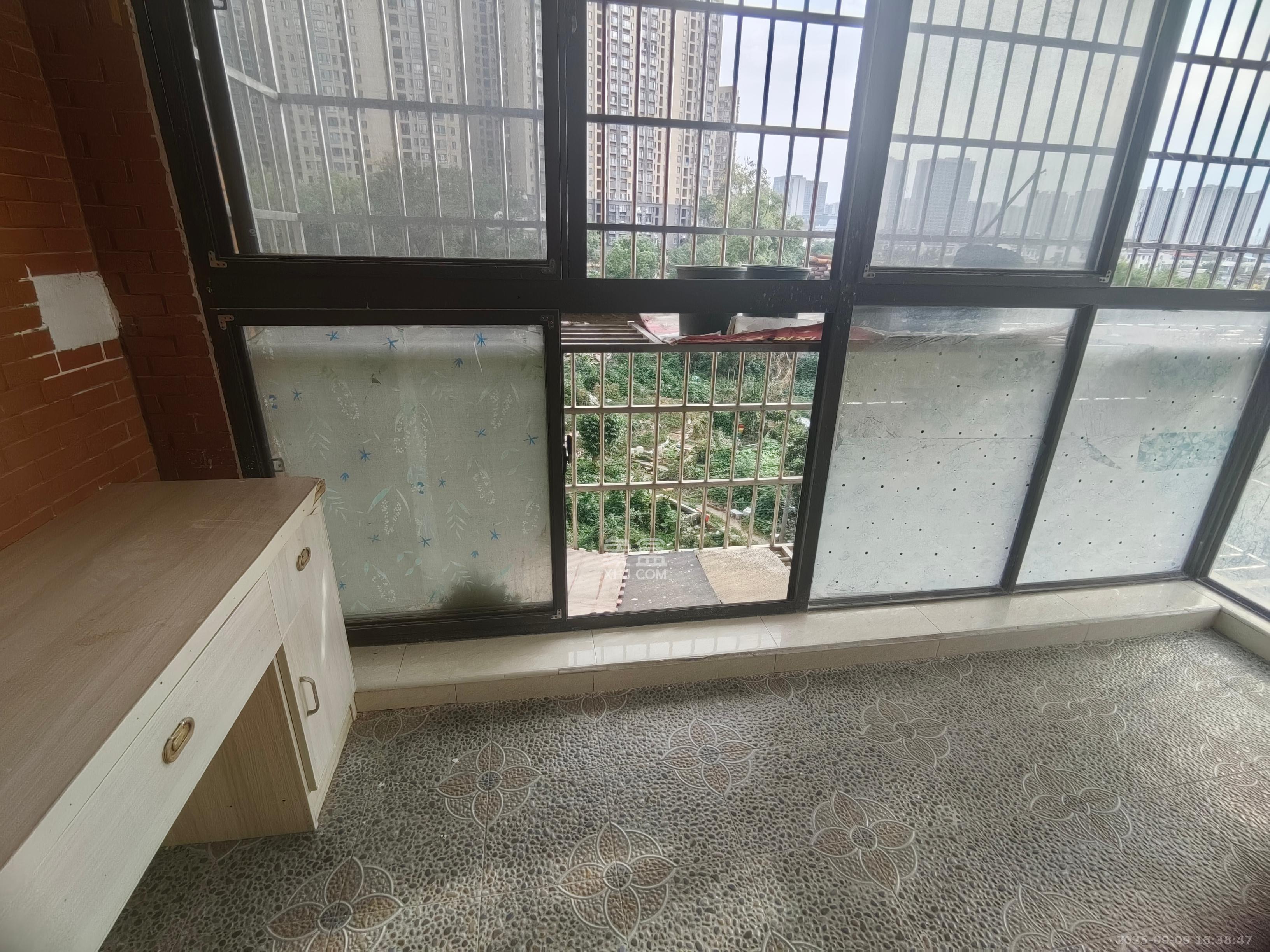 德庆水韵山城 1室2厅1卫 1500.0元/月 德庆水韵山城 1室2厅1卫 1500.0元/月室内图