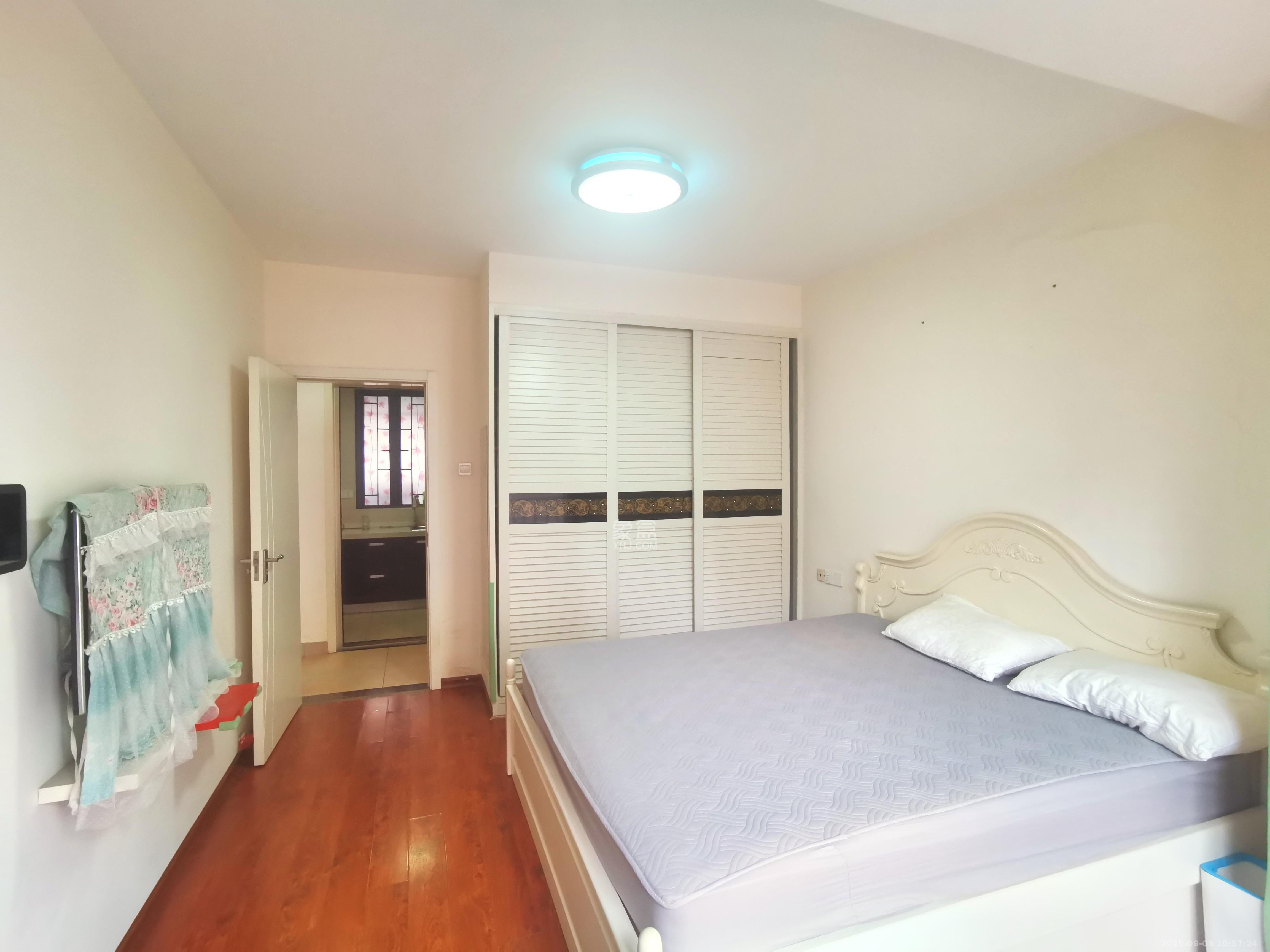 三一街区  2室2厅1卫   1600.00元/月室内图