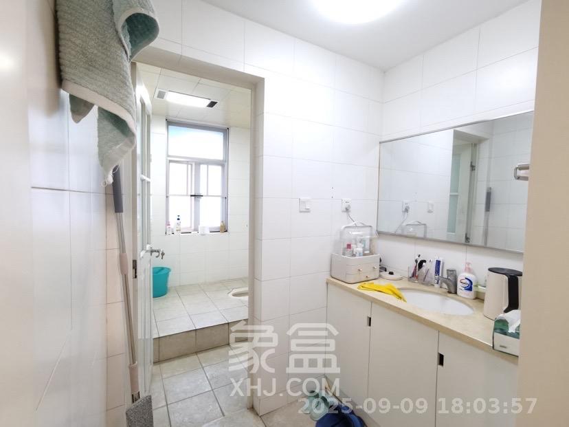 鸿园小区  3室2厅2卫   3500.00元/月室内图