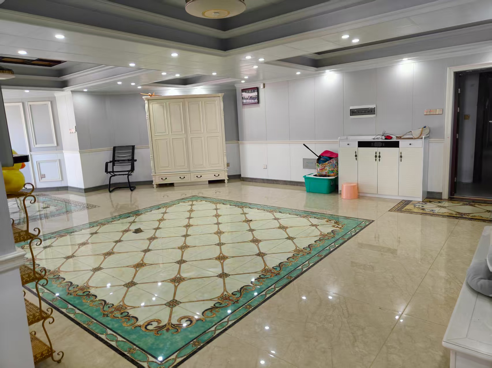 世贸中心  3室2厅2卫    3900.0元/月 世贸中心  3室2厅2卫    3900.0元/月室内图