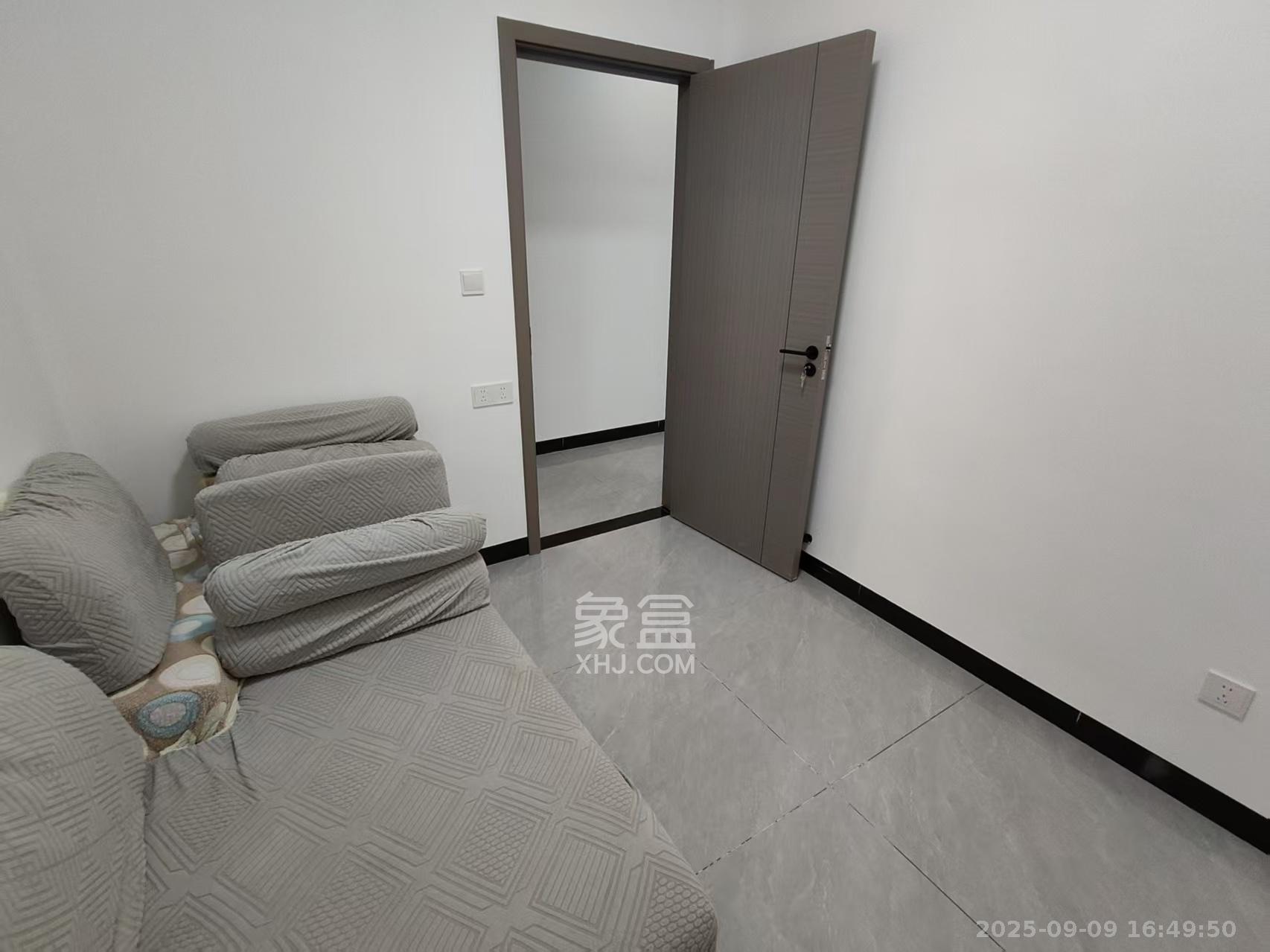 紫华郡 3室2厅2卫 2200.0元/月 紫华郡 3室2厅2卫 2200.0元/月室内图