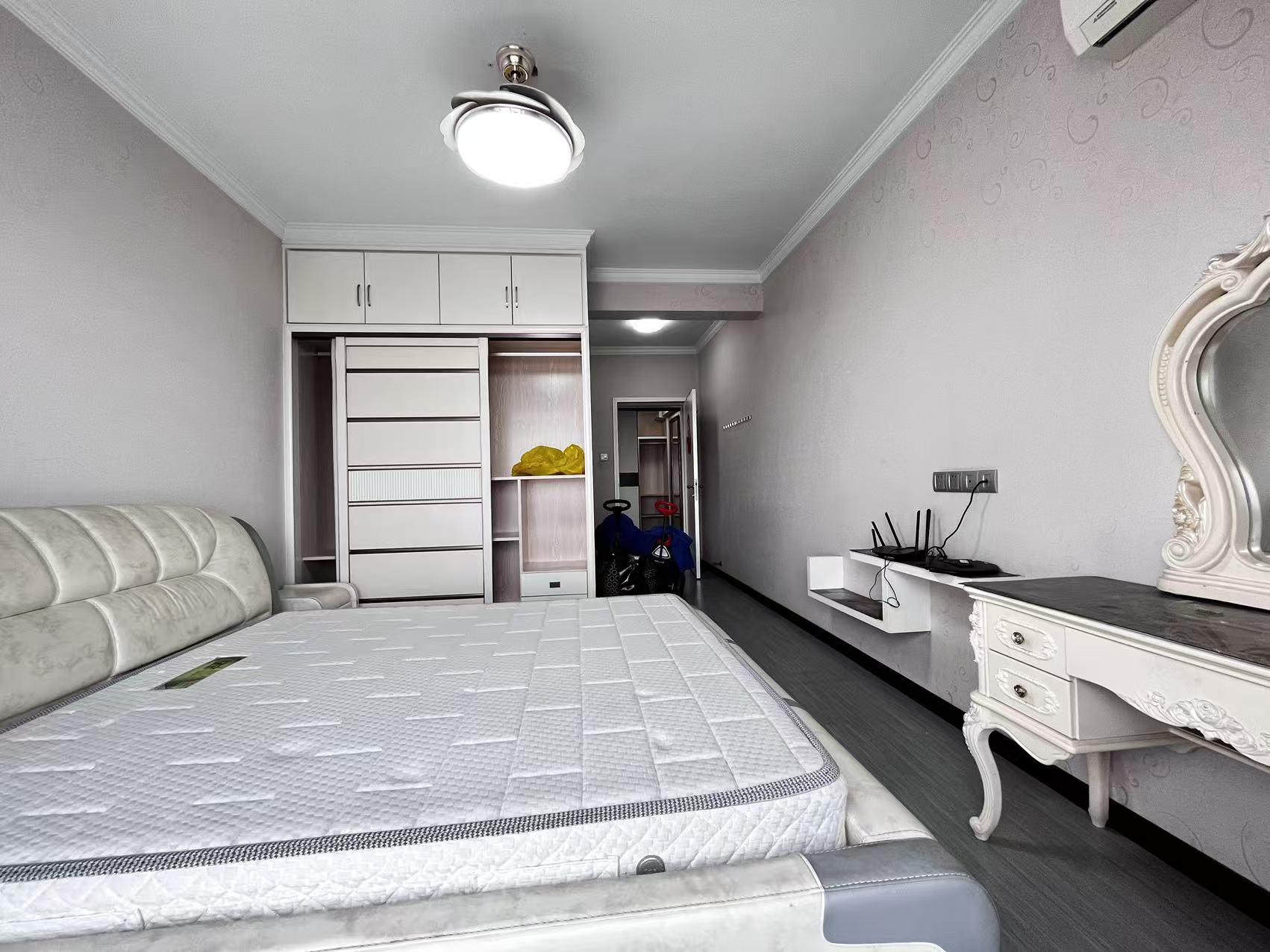 吉泰邦臣  3室2厅2卫    2500.0元/月 吉泰邦臣  3室2厅2卫    2500.0元/月室内图