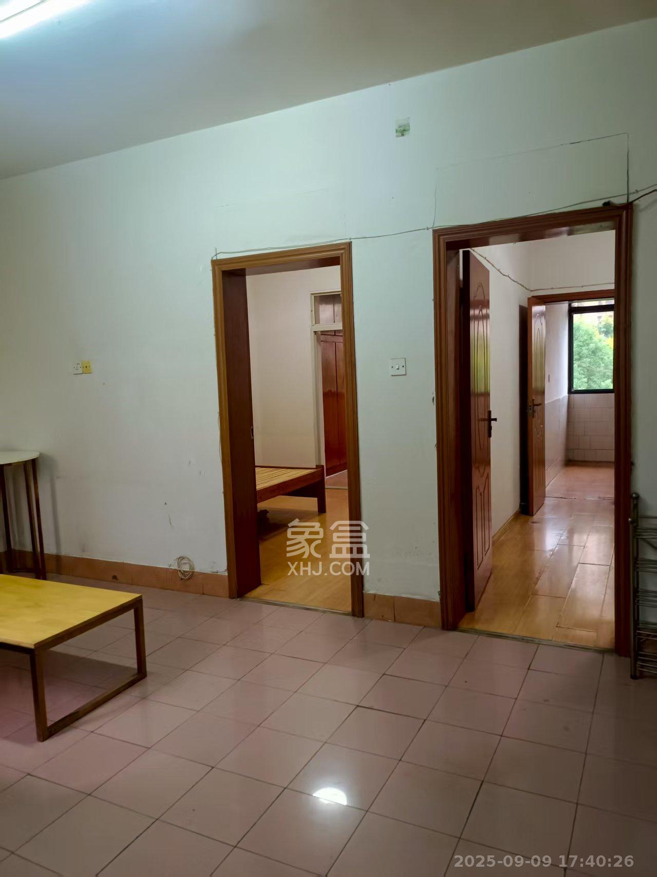 伍家岭电信局  2室1厅1卫    1300.0元/月 伍家岭电信局  2室1厅1卫    1300.0元/月室内图