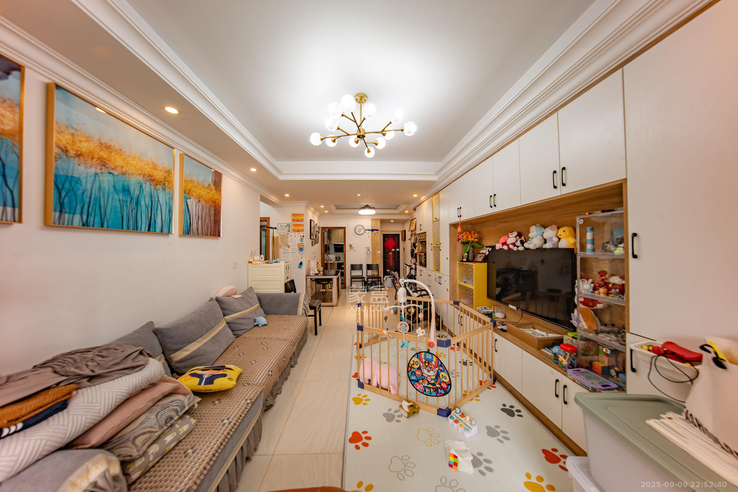 江山帝景哈佛 3室2厅1卫 79.8万 江山帝景哈佛 3室2厅1卫 79.8万客厅