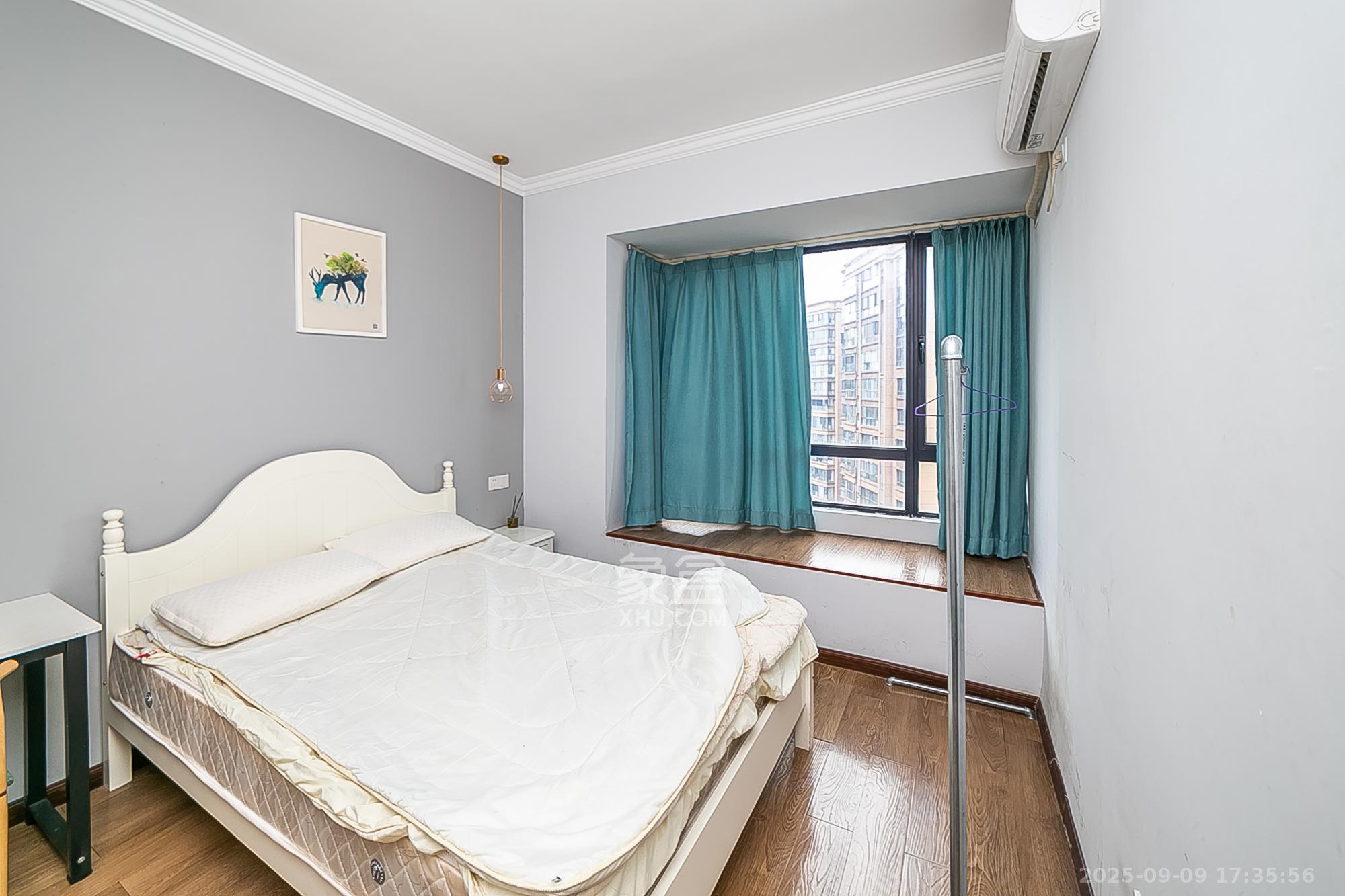 荣悦台 3室2厅2卫 200.0万 荣悦台 3室2厅2卫 200.0万卧室