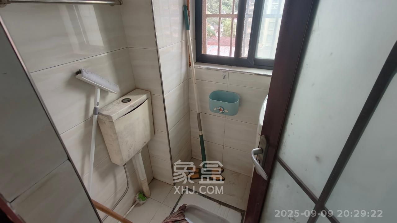 五星龙廻塘小区  2室1厅1卫    1200.0元/月 五星龙廻塘小区  2室1厅1卫    1200.0元/月室内图1